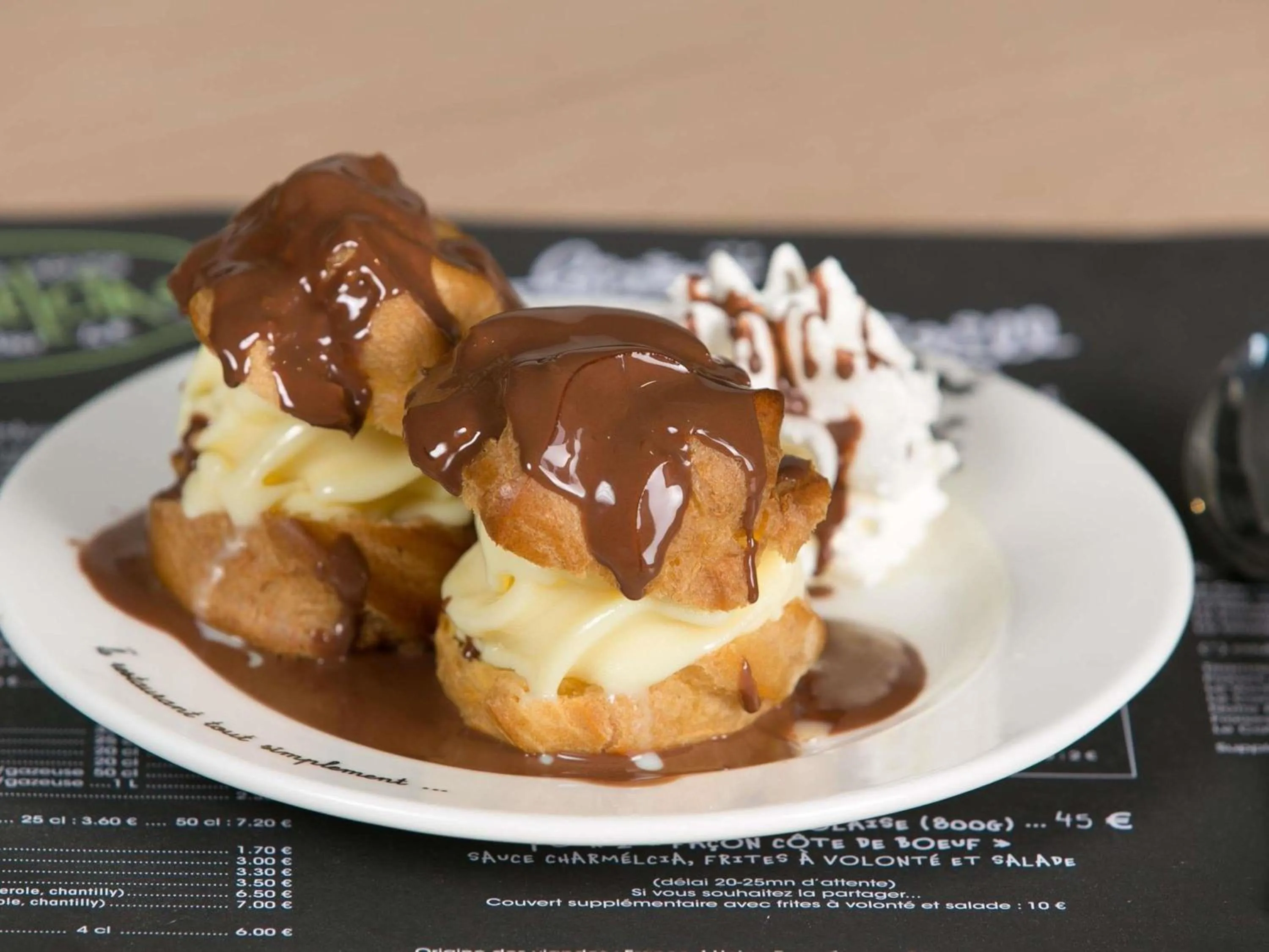 Restaurant/places to eat in ibis Styles Evry Courcouronnes Hotel and Events