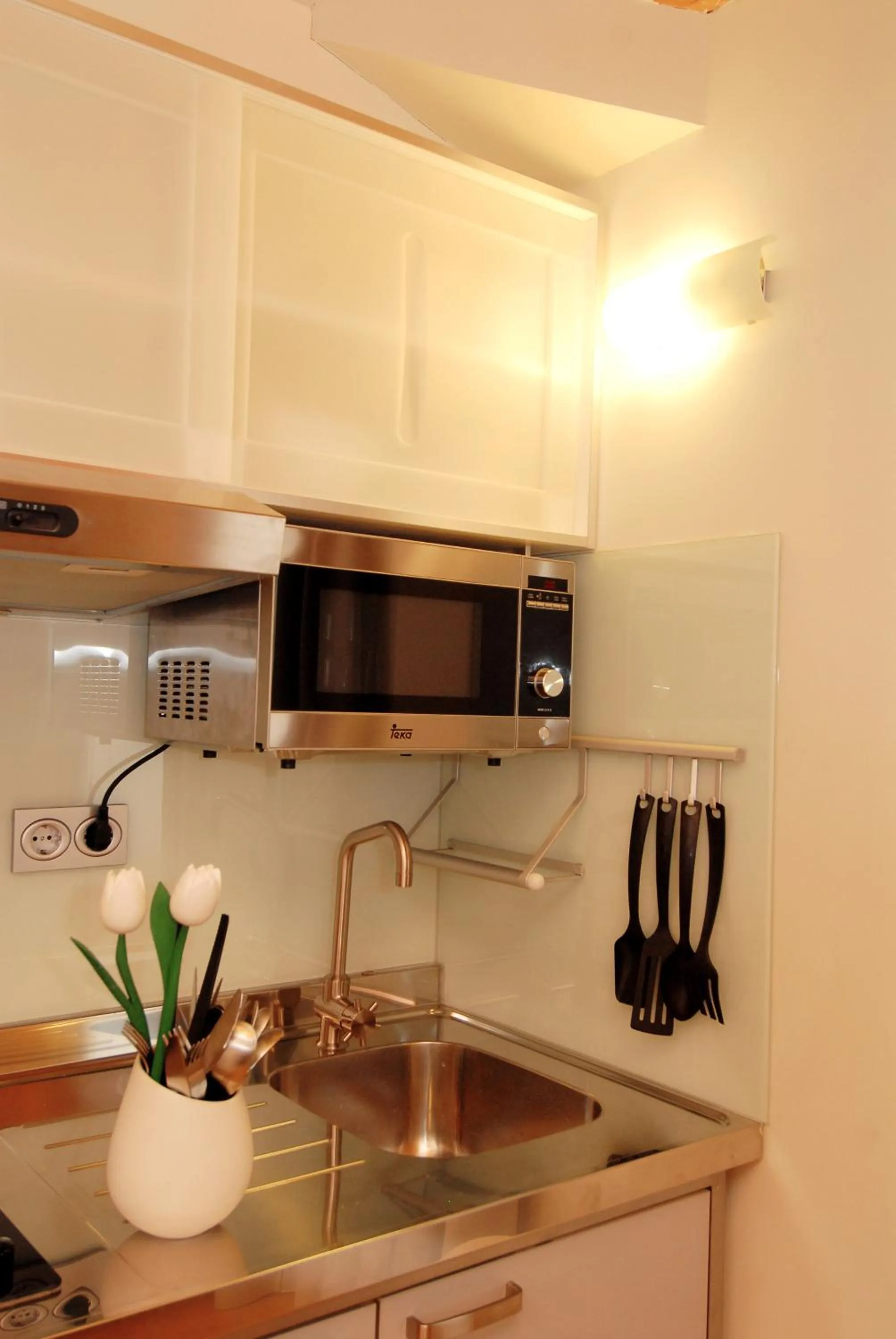 Kitchen or kitchenette in Hostal riMboMbin