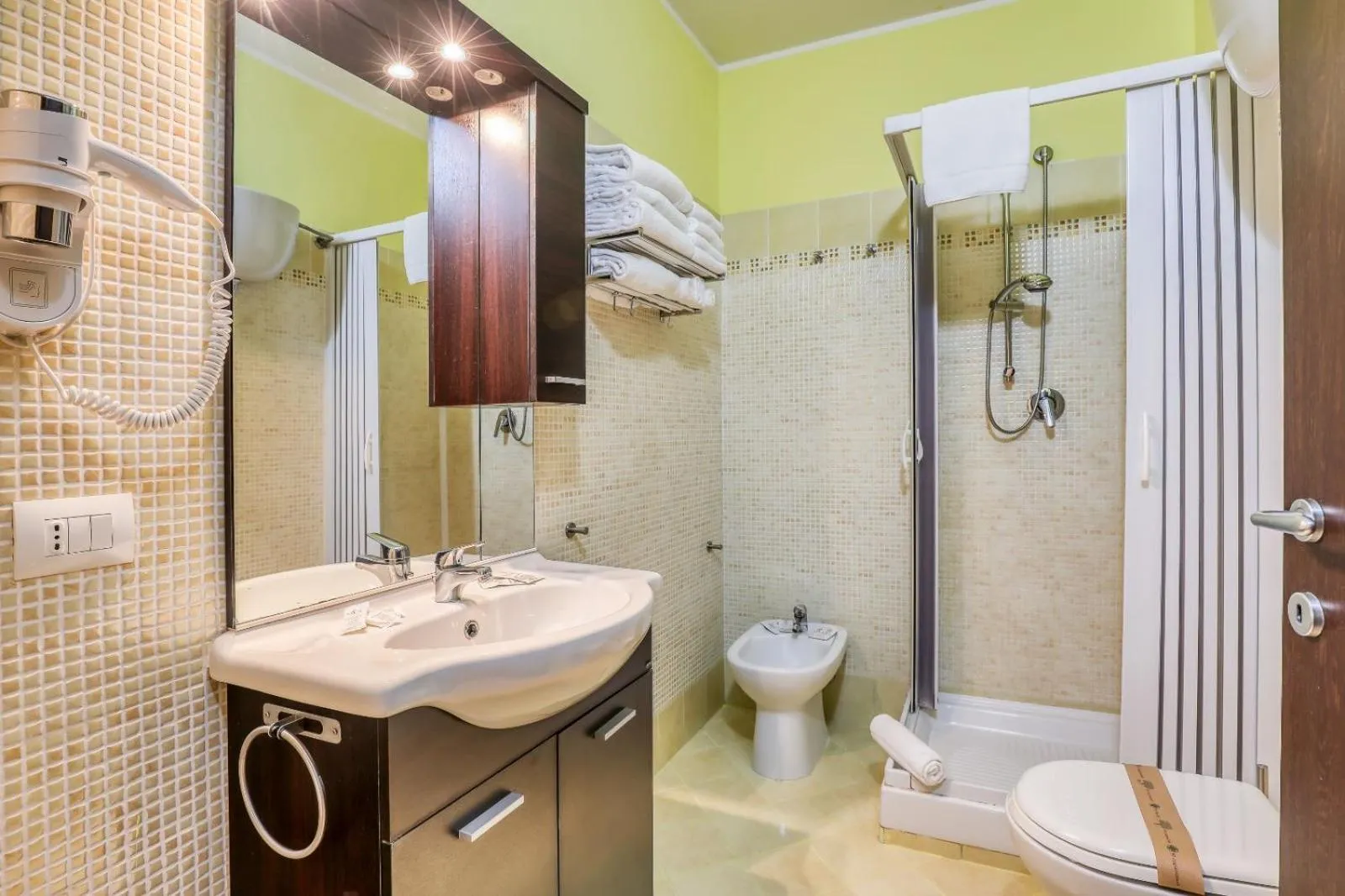 Shower in Asso Residence