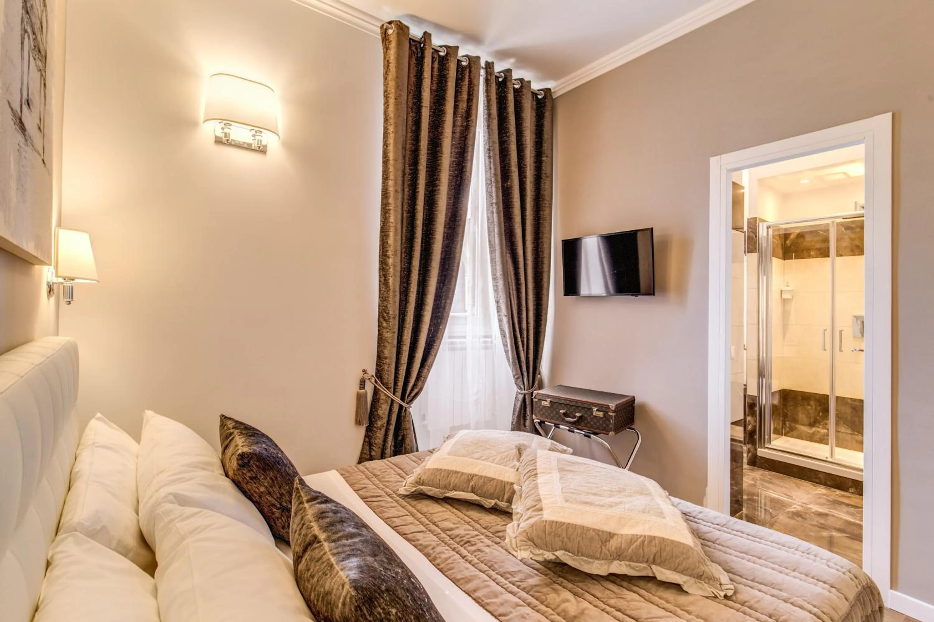 Photo of the whole room, Bed in The Bridge Suites