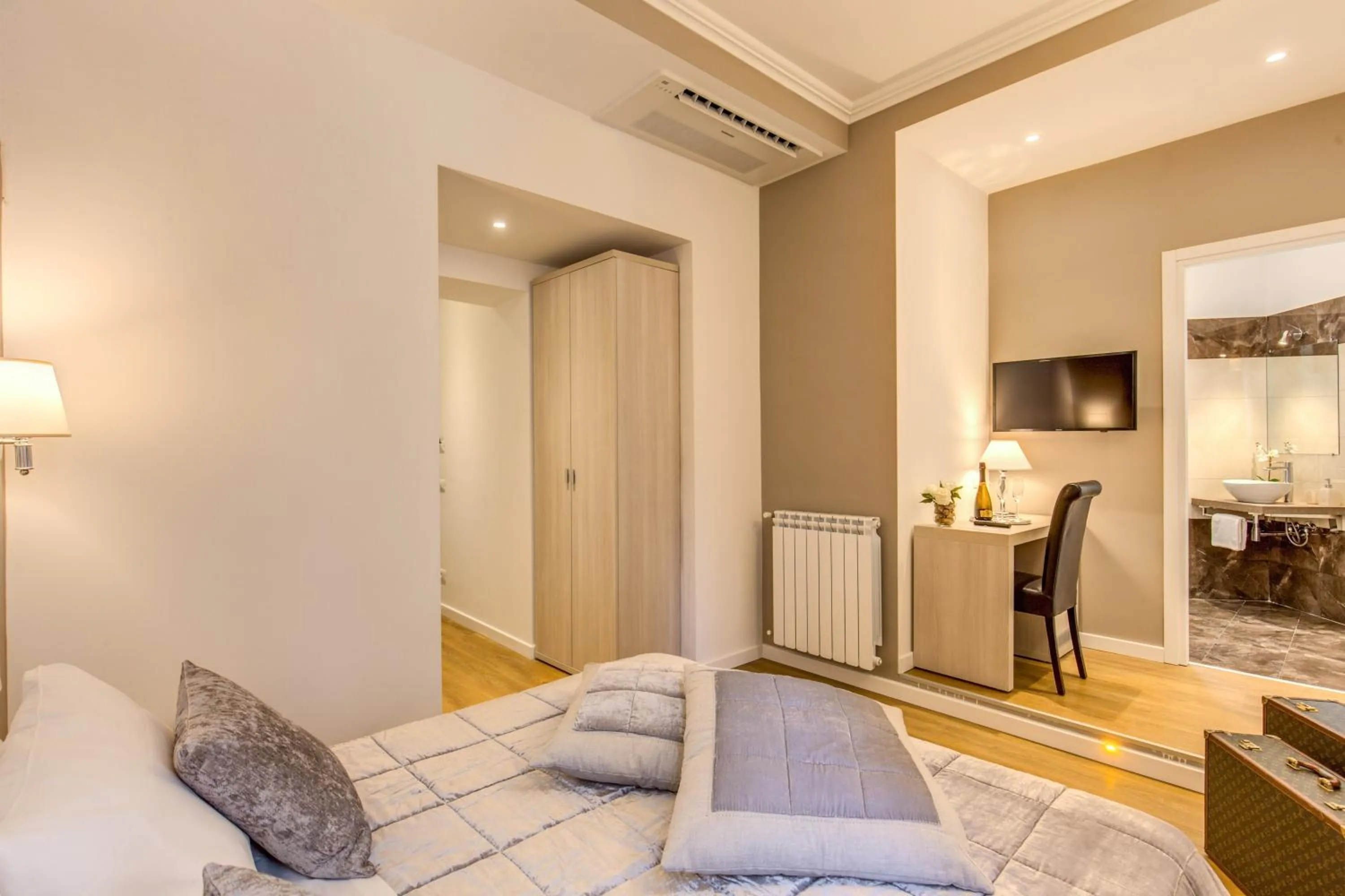 Decorative detail, Bed in The Bridge Suites