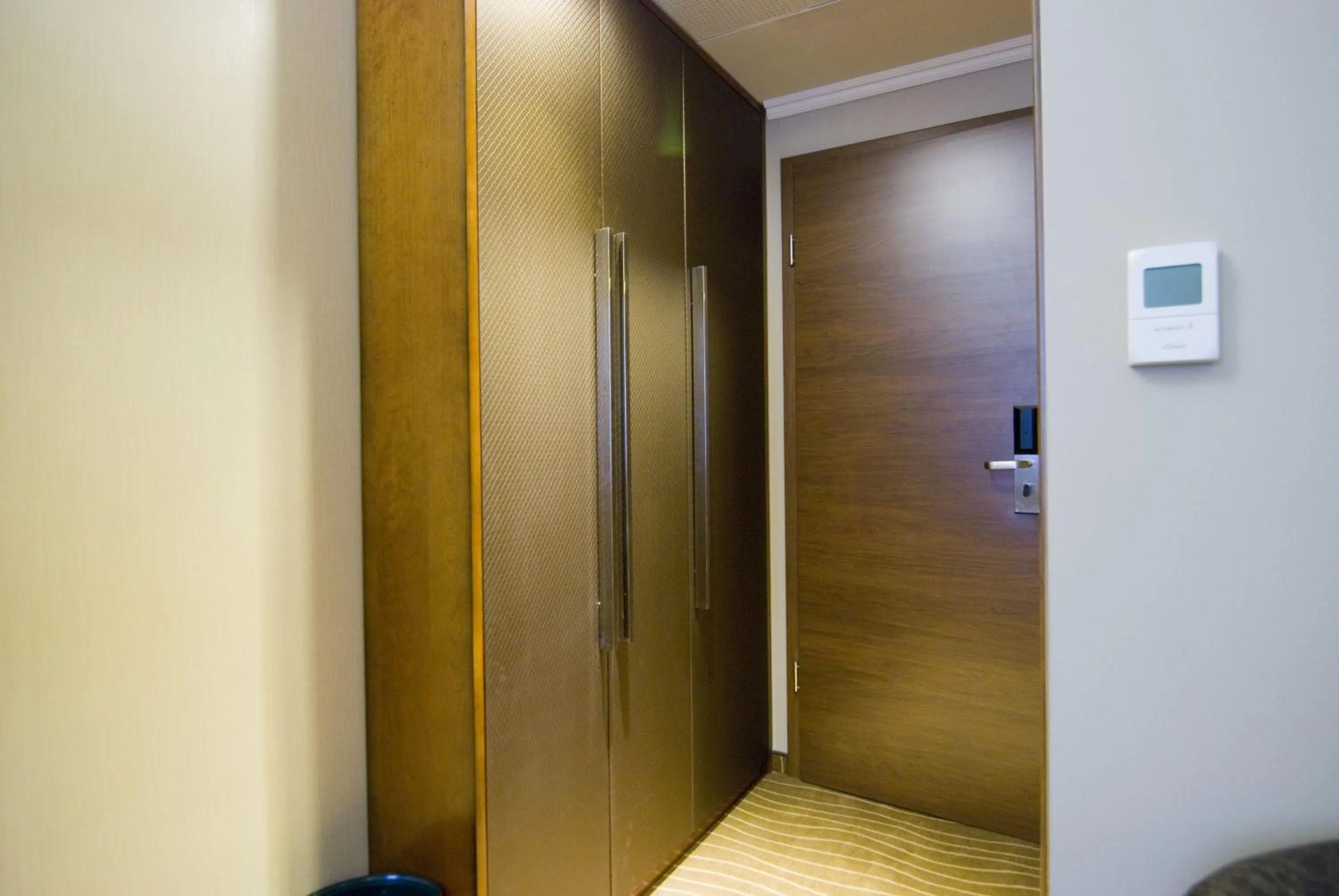 Photo of the whole room in Golden Ball Club