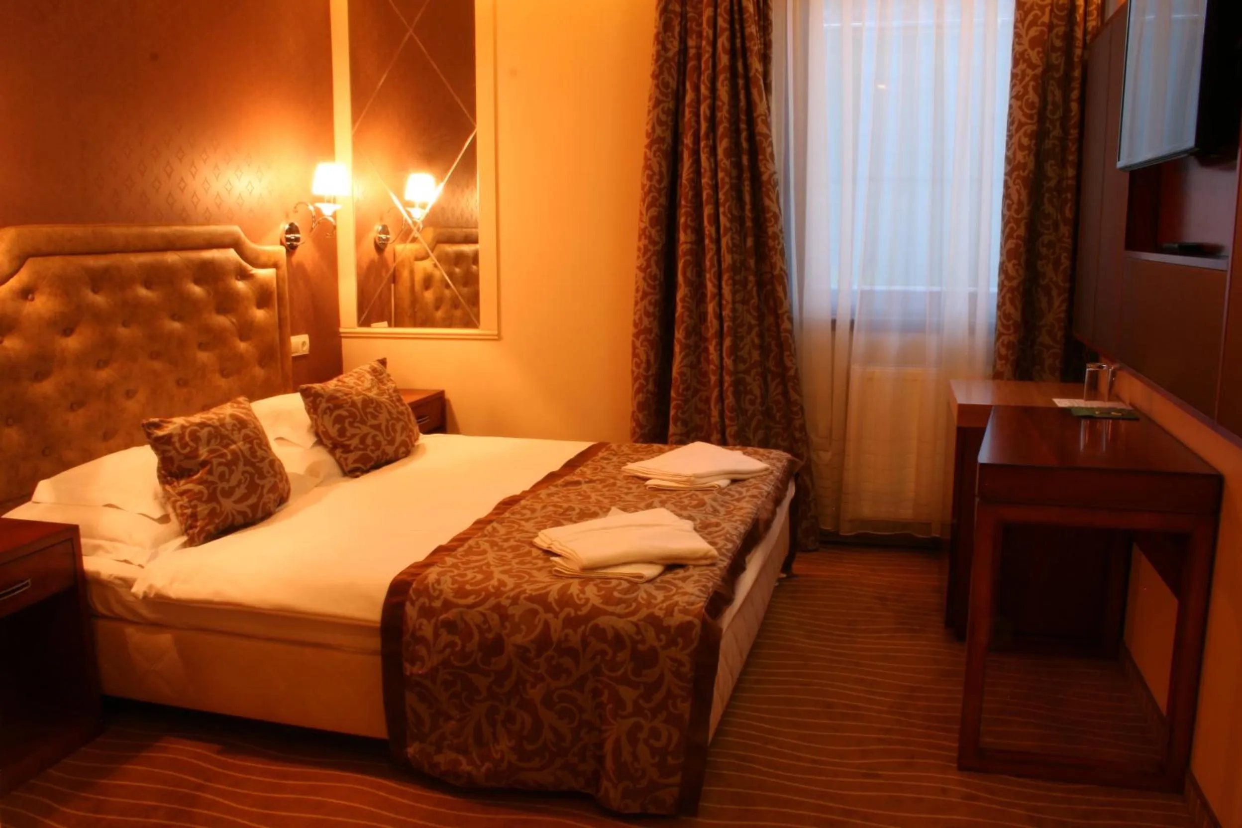 Photo of the whole room, Bed in Golden Ball Club