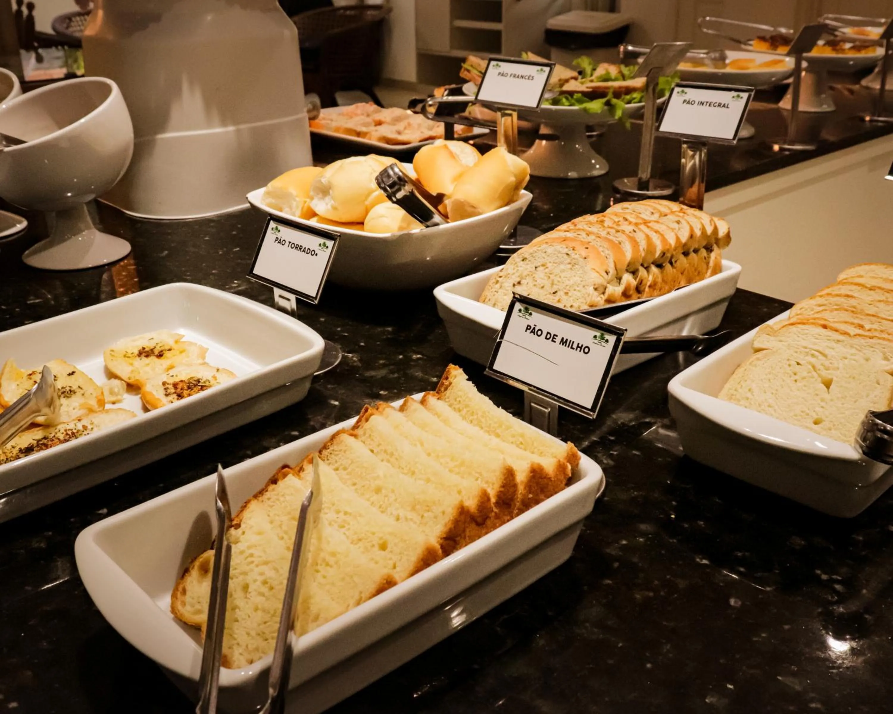 Buffet breakfast in Hotel Pequeno Bosque