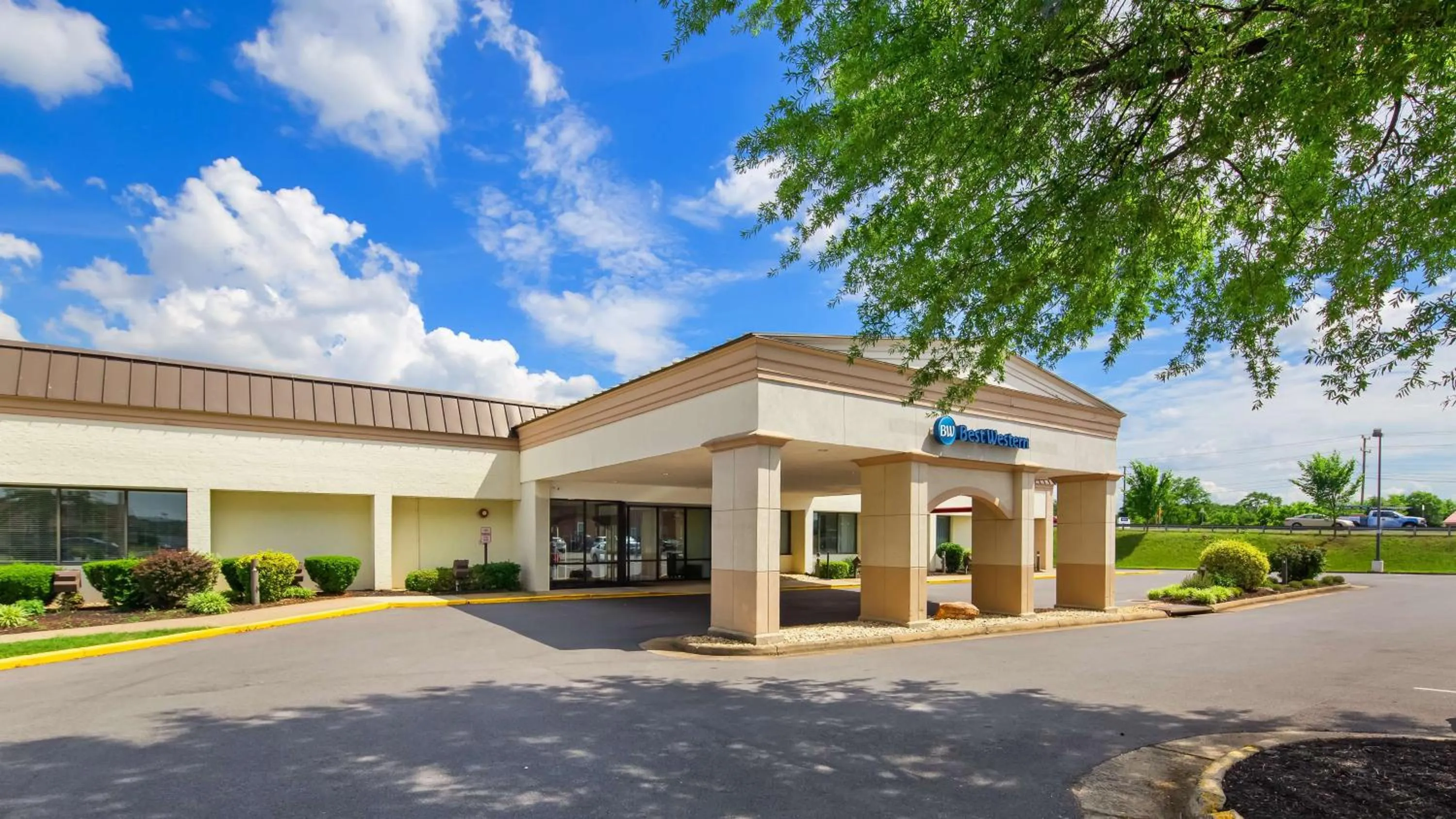 Property building in Best Western Leesburg
