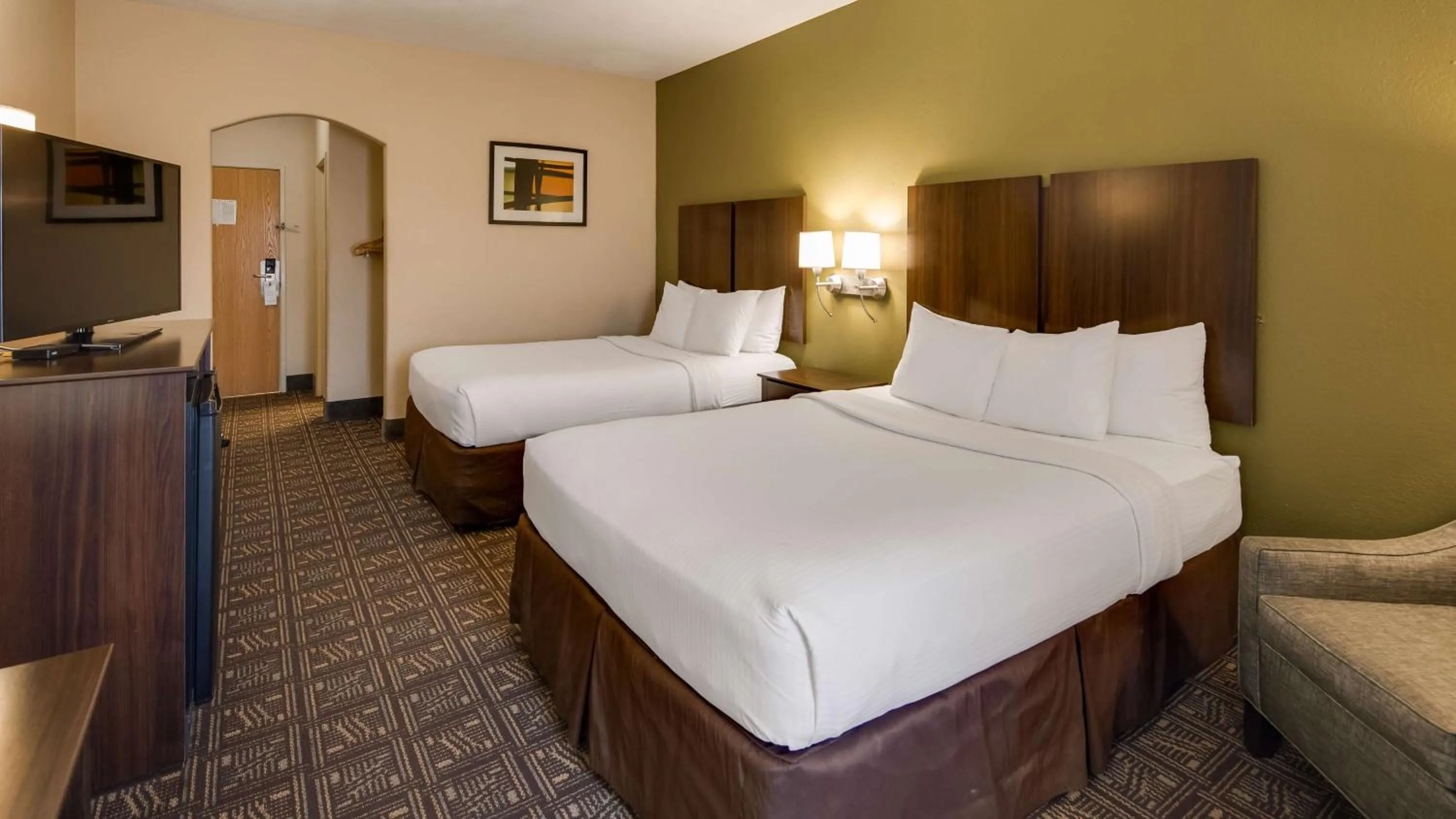 Photo of the whole room, Bed in Best Western Rayne Inn