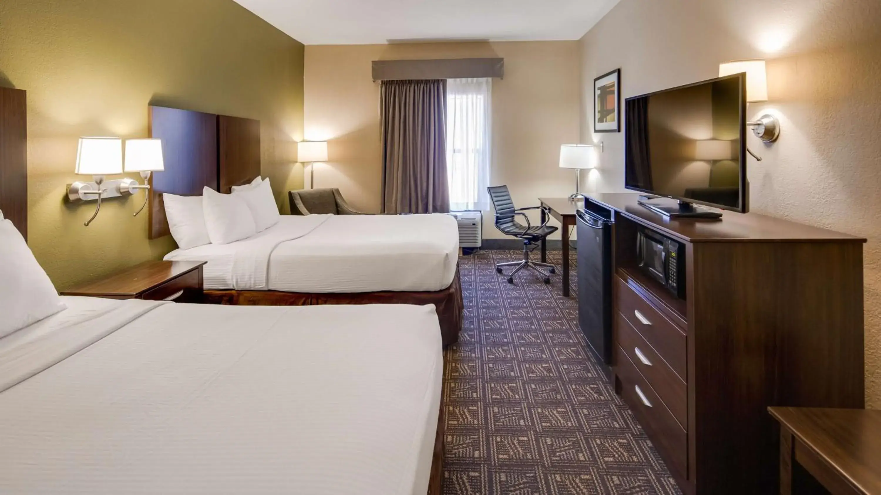 Queen Room with Two Queen Beds - Non-Smoking in Best Western Rayne Inn Queen Room with Two Queen Beds - Non-Smoking in Best Western Rayne Inn