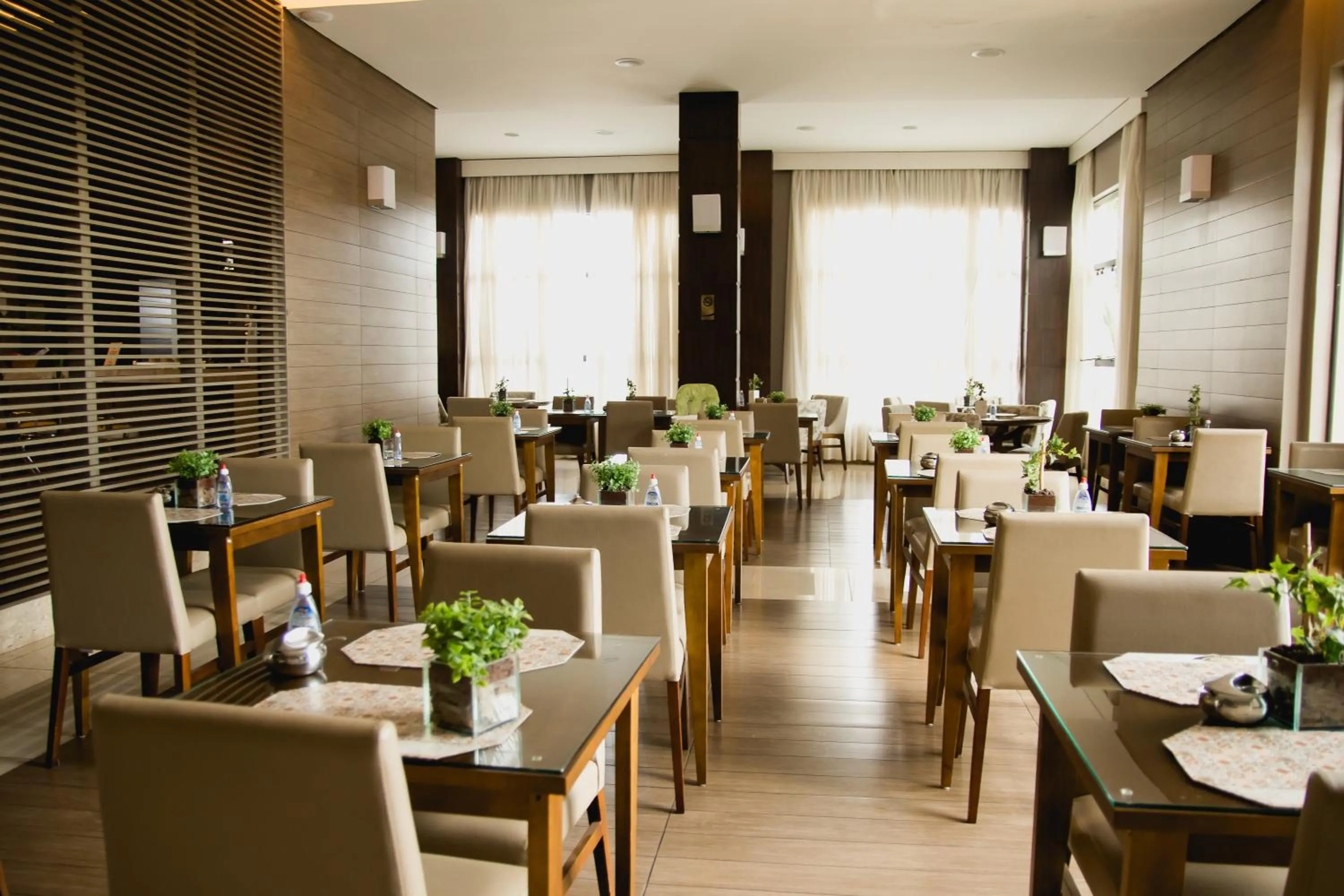 Restaurant/places to eat in Class Hotel Varginha