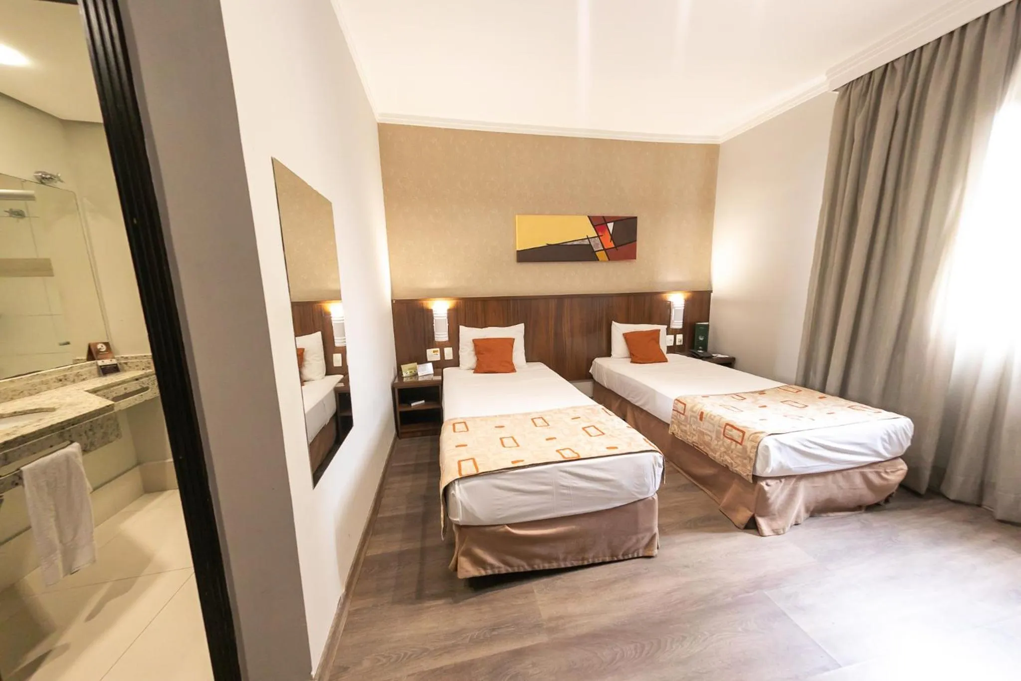 Bathroom, Bed in Class Hotel Varginha