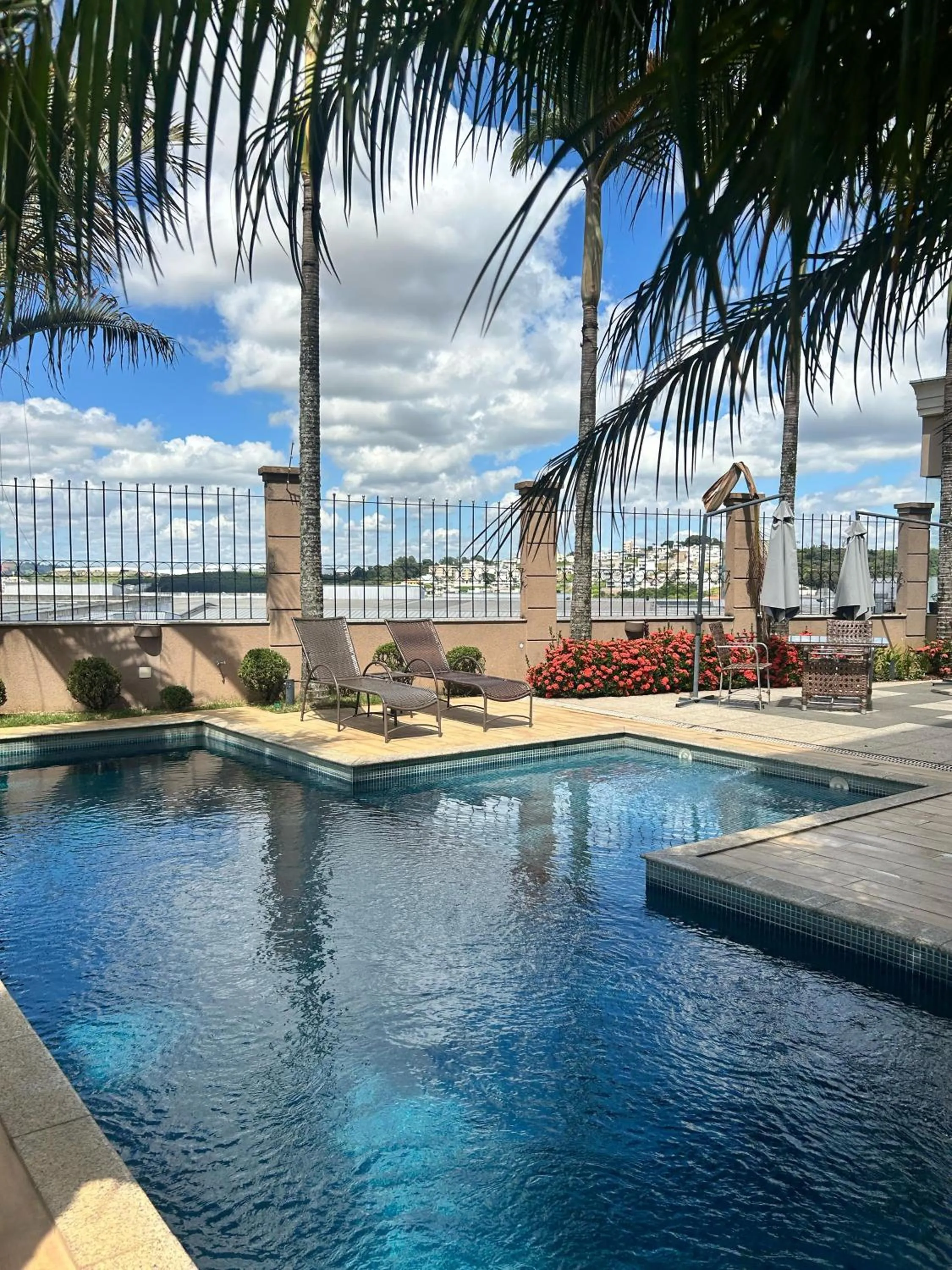 Swimming pool in Class Hotel Varginha