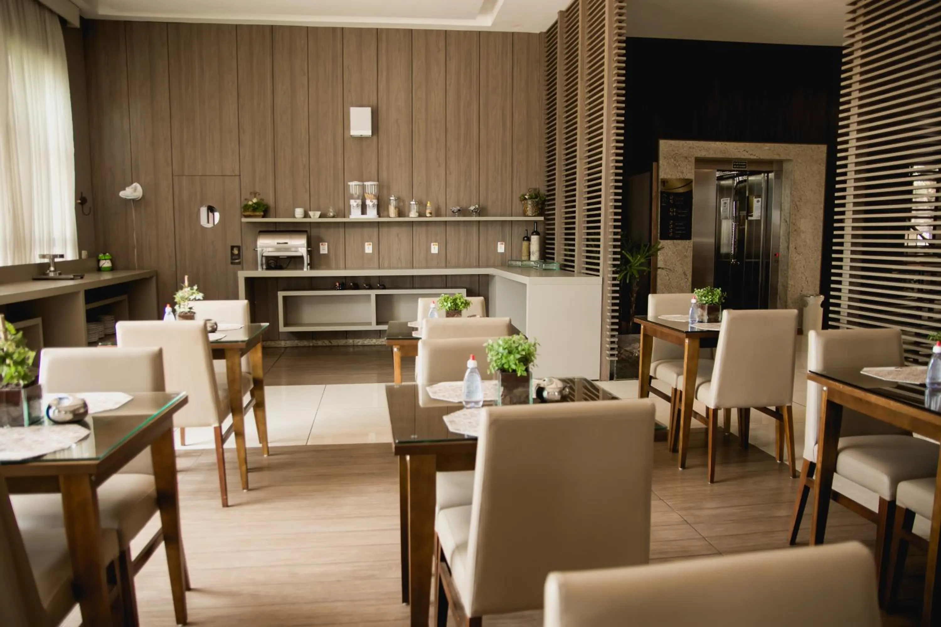 Restaurant/places to eat in Class Hotel Varginha