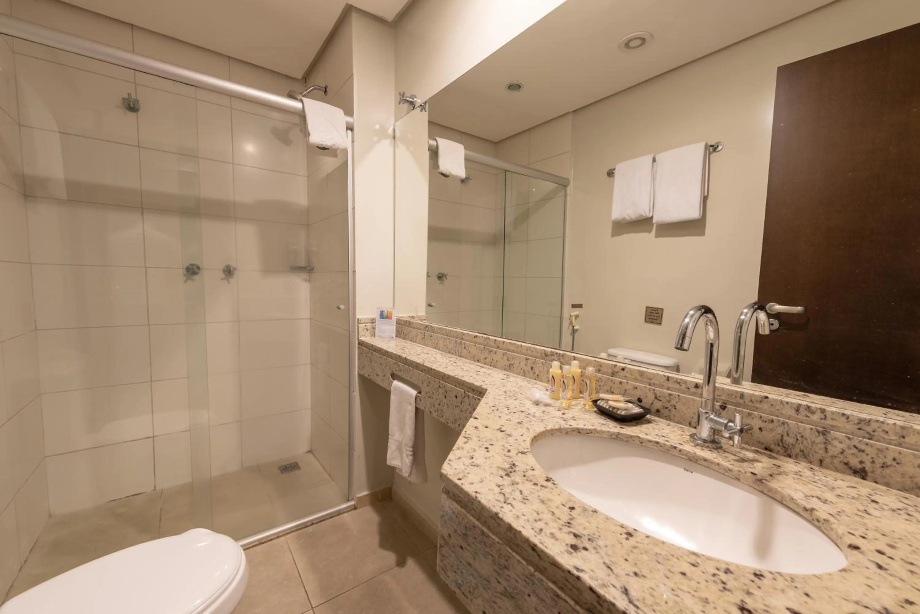 Bathroom in Class Hotel Varginha