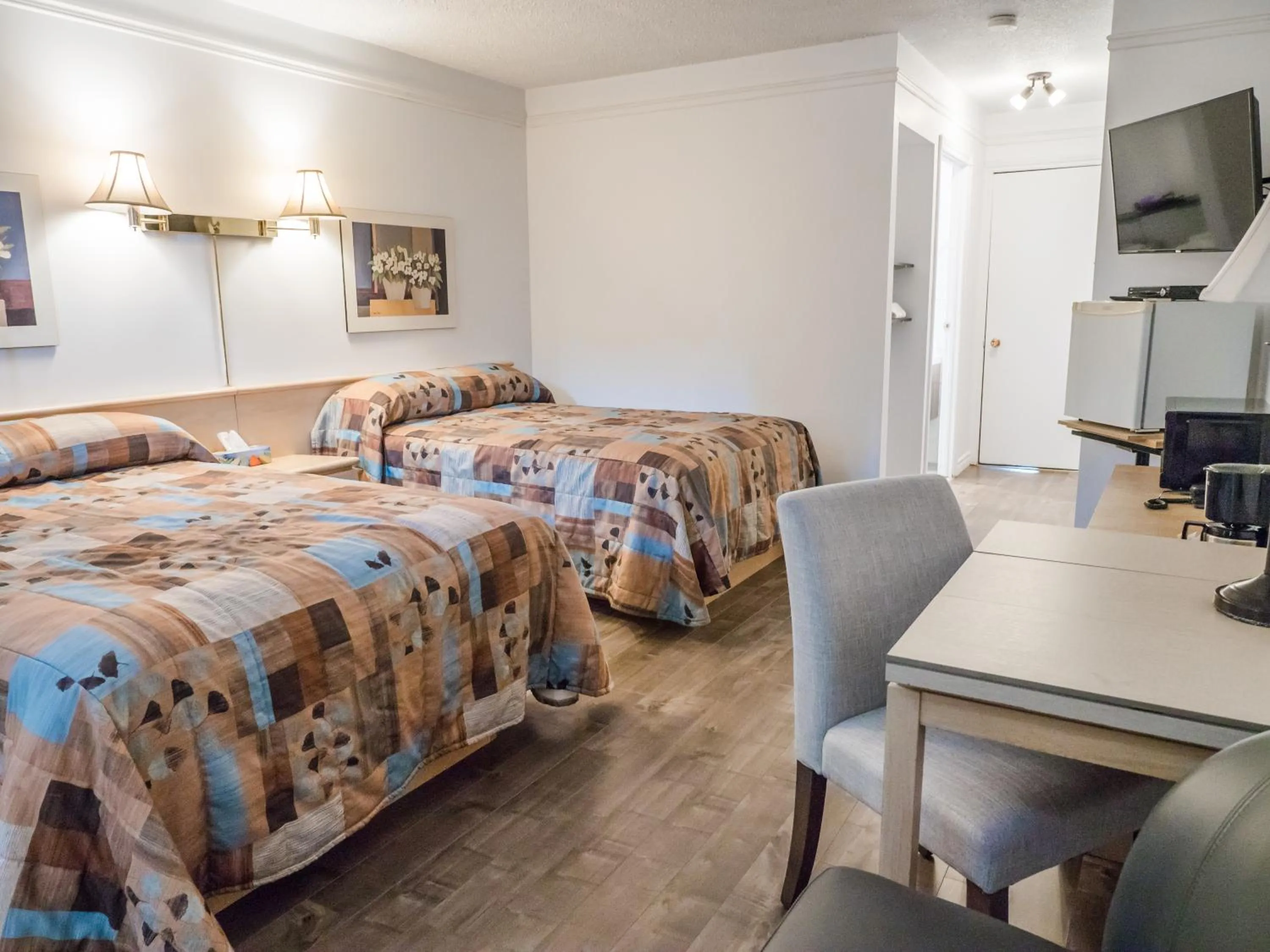 Bed in Motel Classique