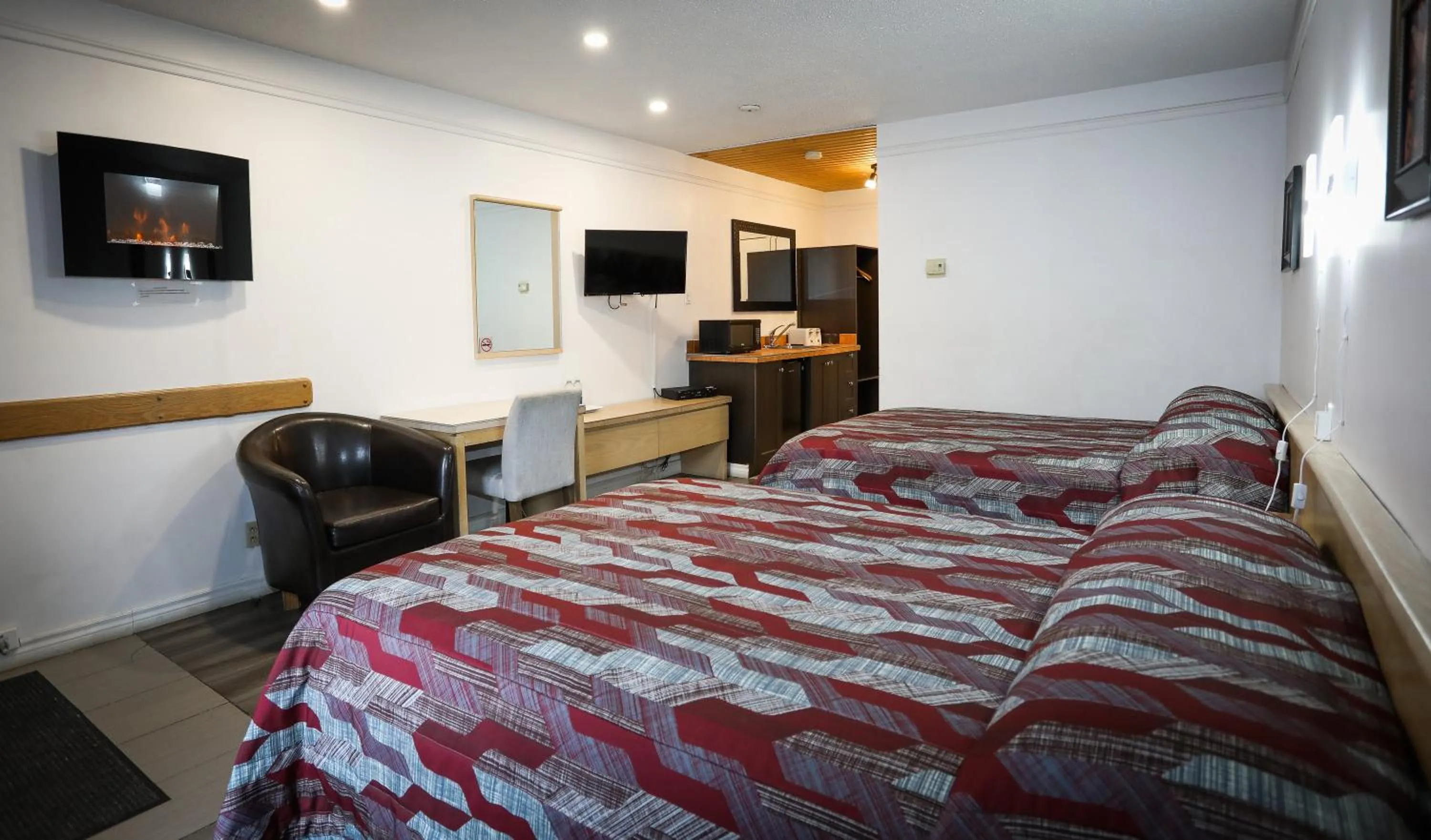 Bed in Motel Classique