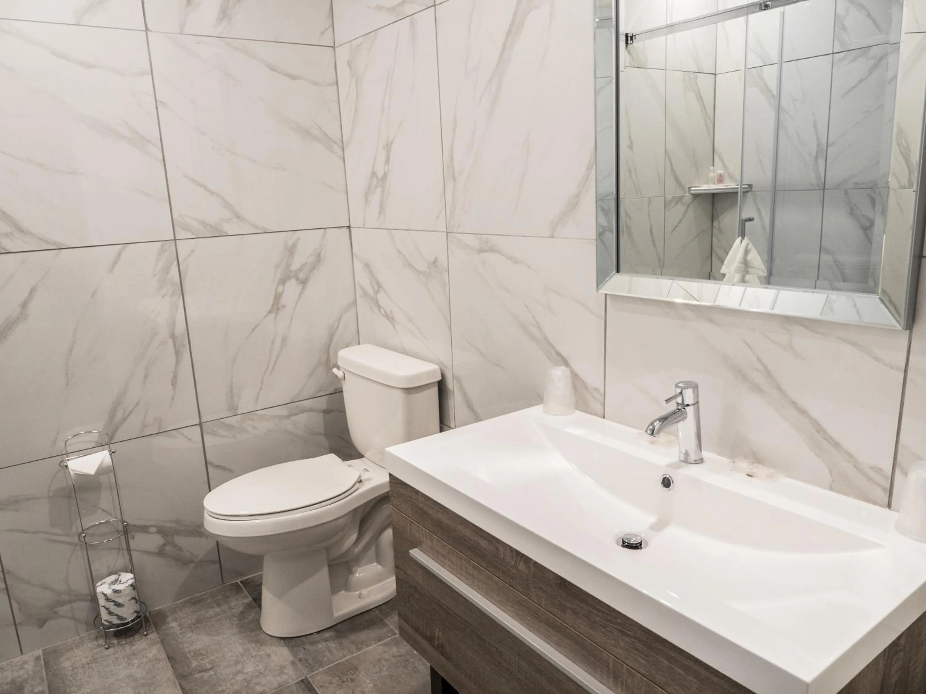 Bathroom in Motel Classique