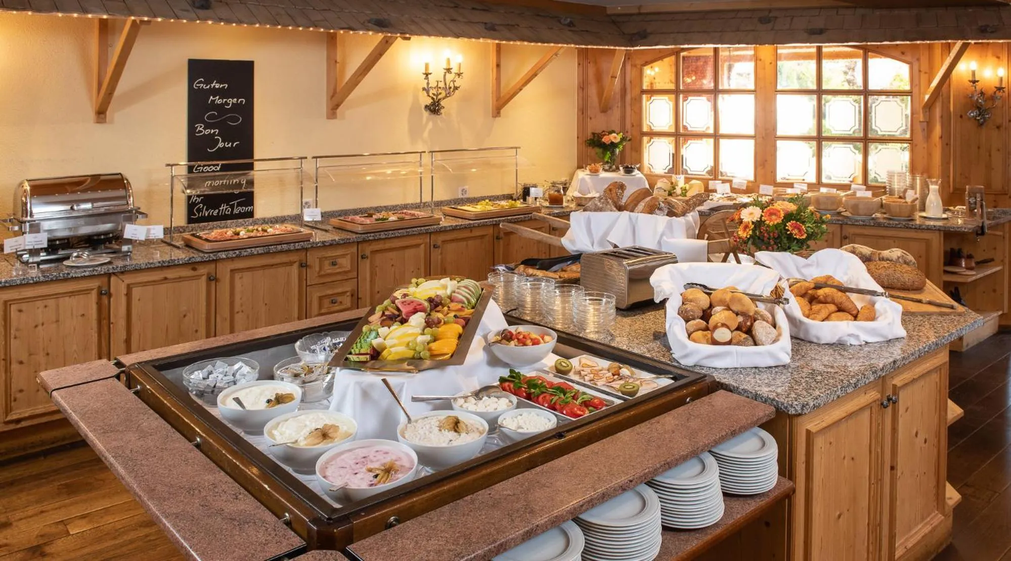 Buffet breakfast in Silvretta Parkhotel