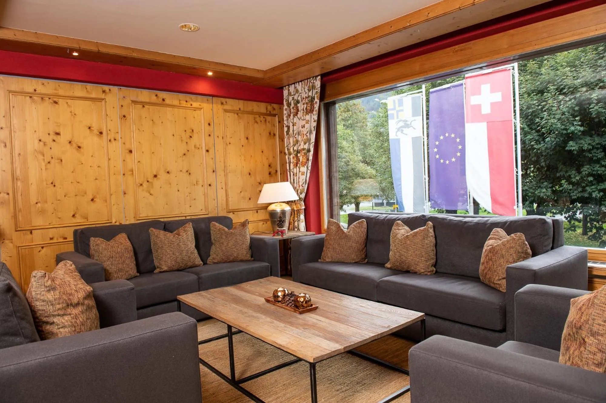 Communal lounge/ TV room in Silvretta Parkhotel