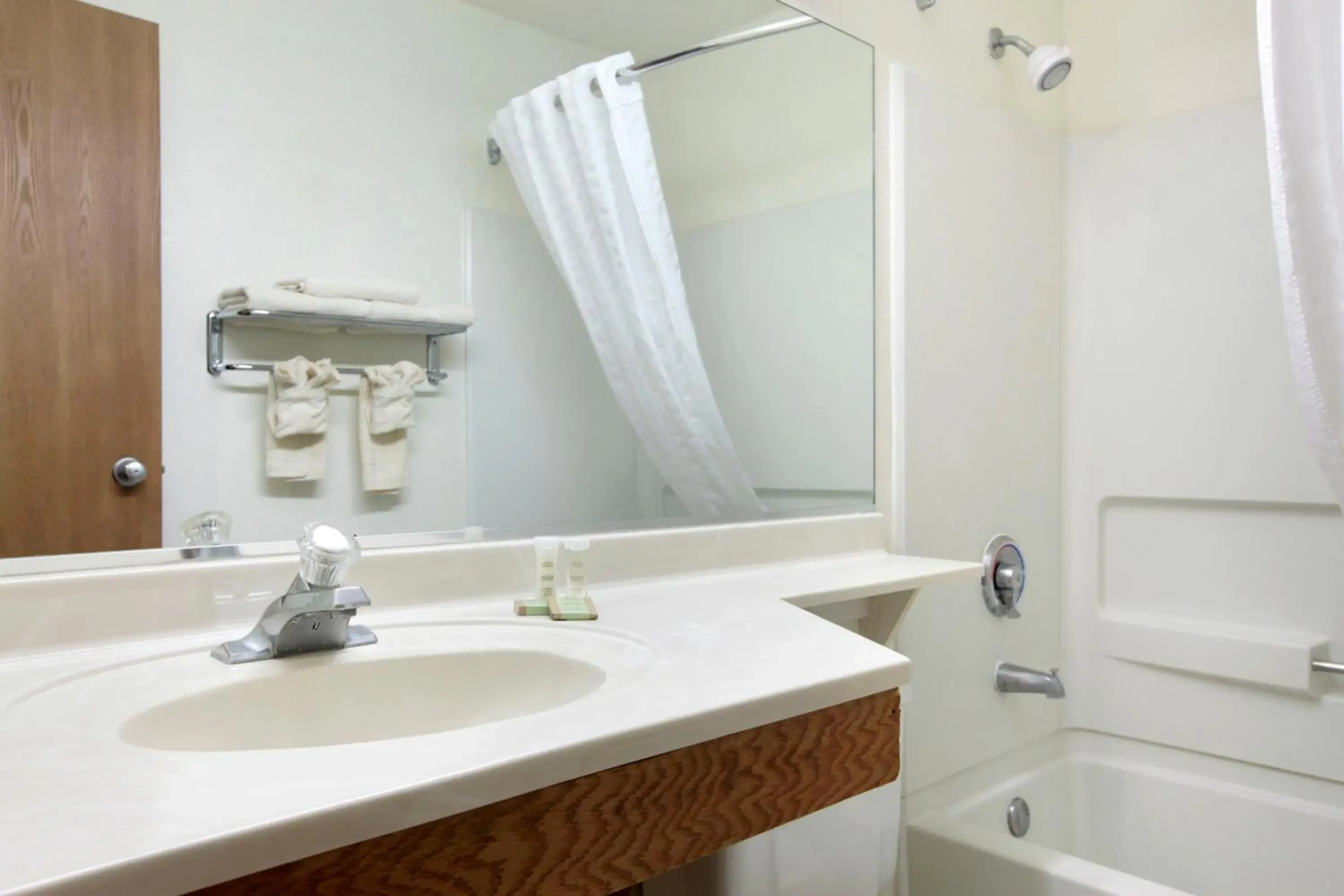 King Room- Non-Smoking in Super 8 by Wyndham Chandler Phoenix King Room- Non-Smoking in Super 8 by Wyndham Chandler Phoenix