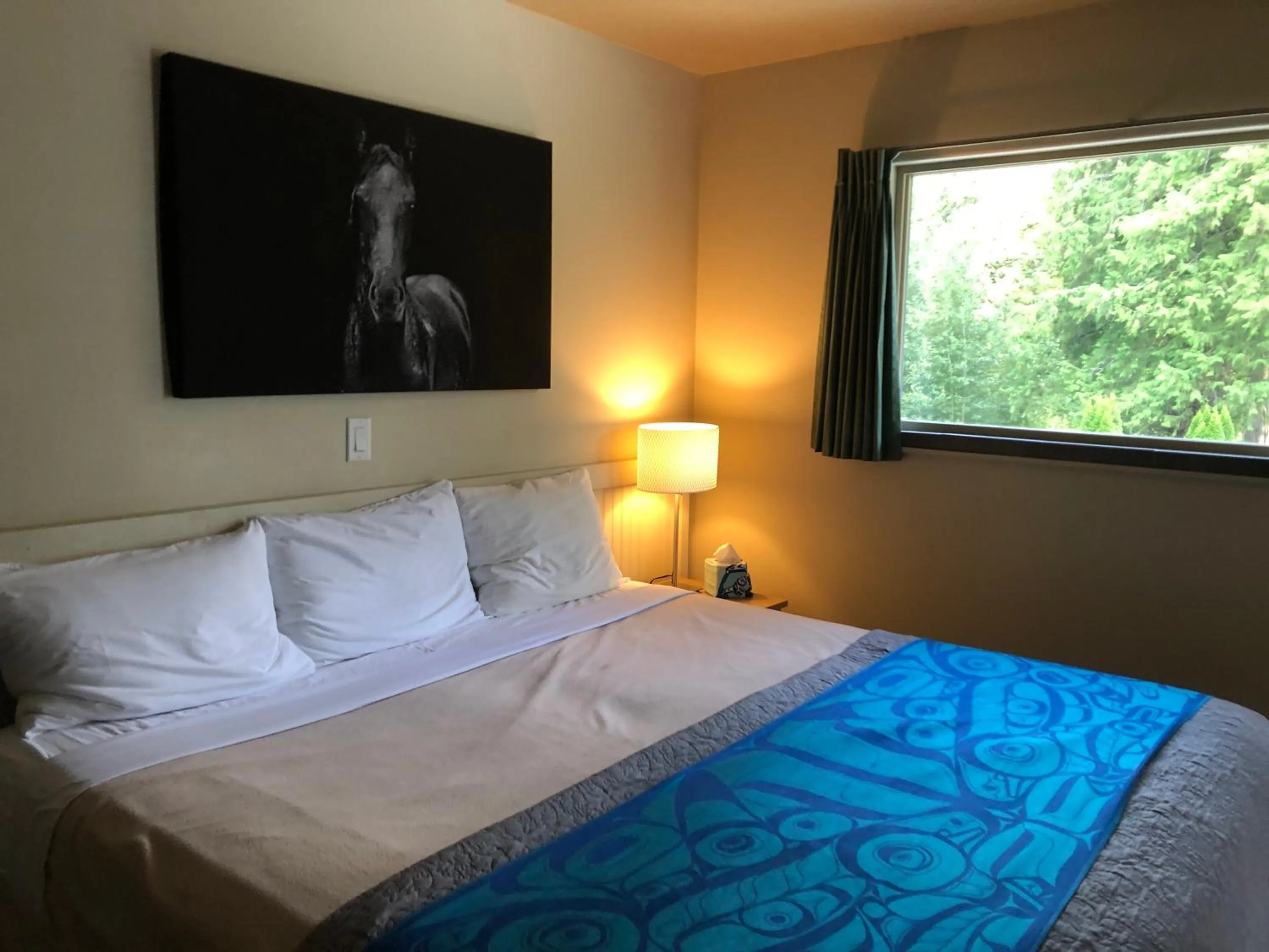 Bed in The Hitching Post Motel