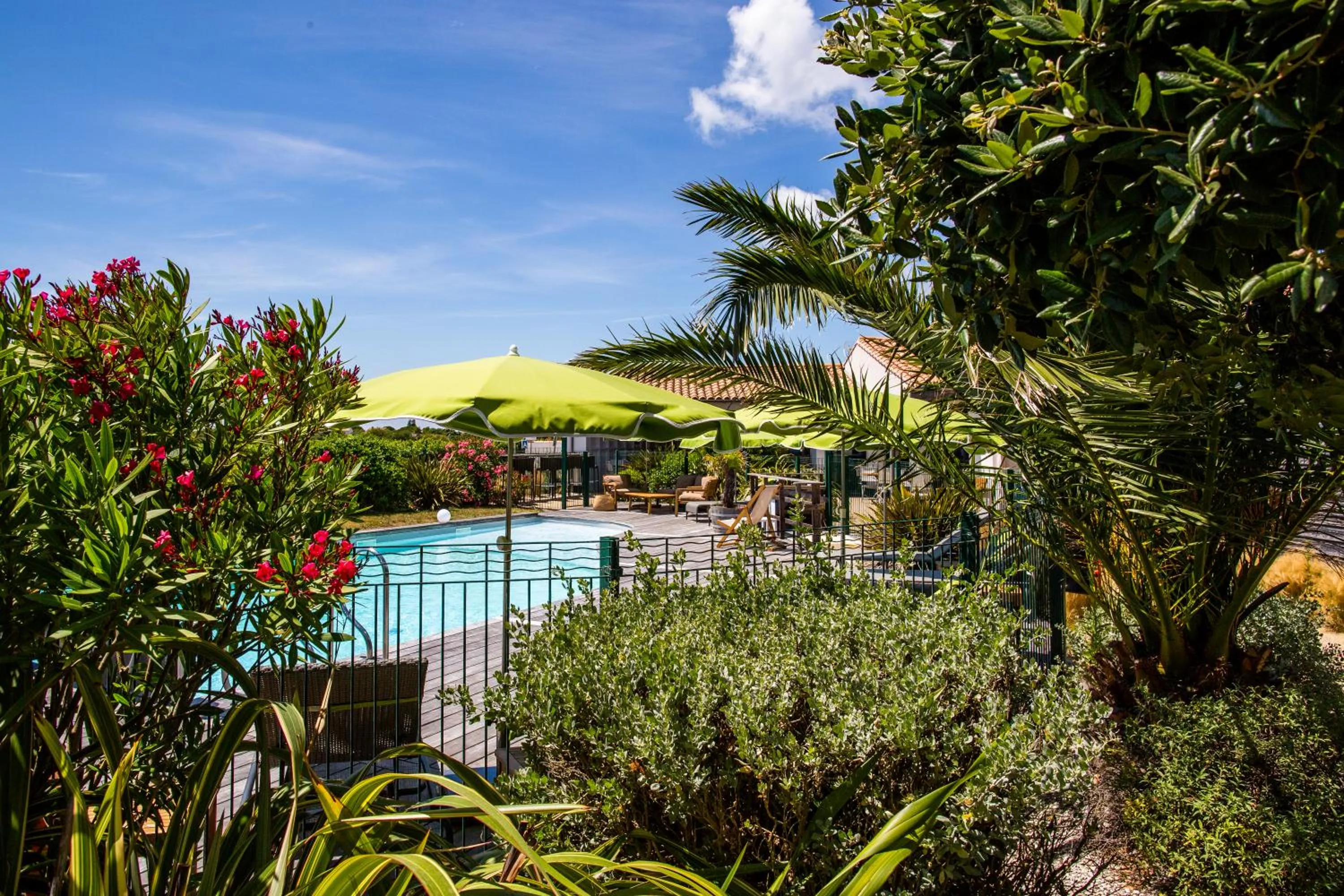 Swimming pool in Hôtel Les Vignes de la Chapelle, "The Originals Relais"