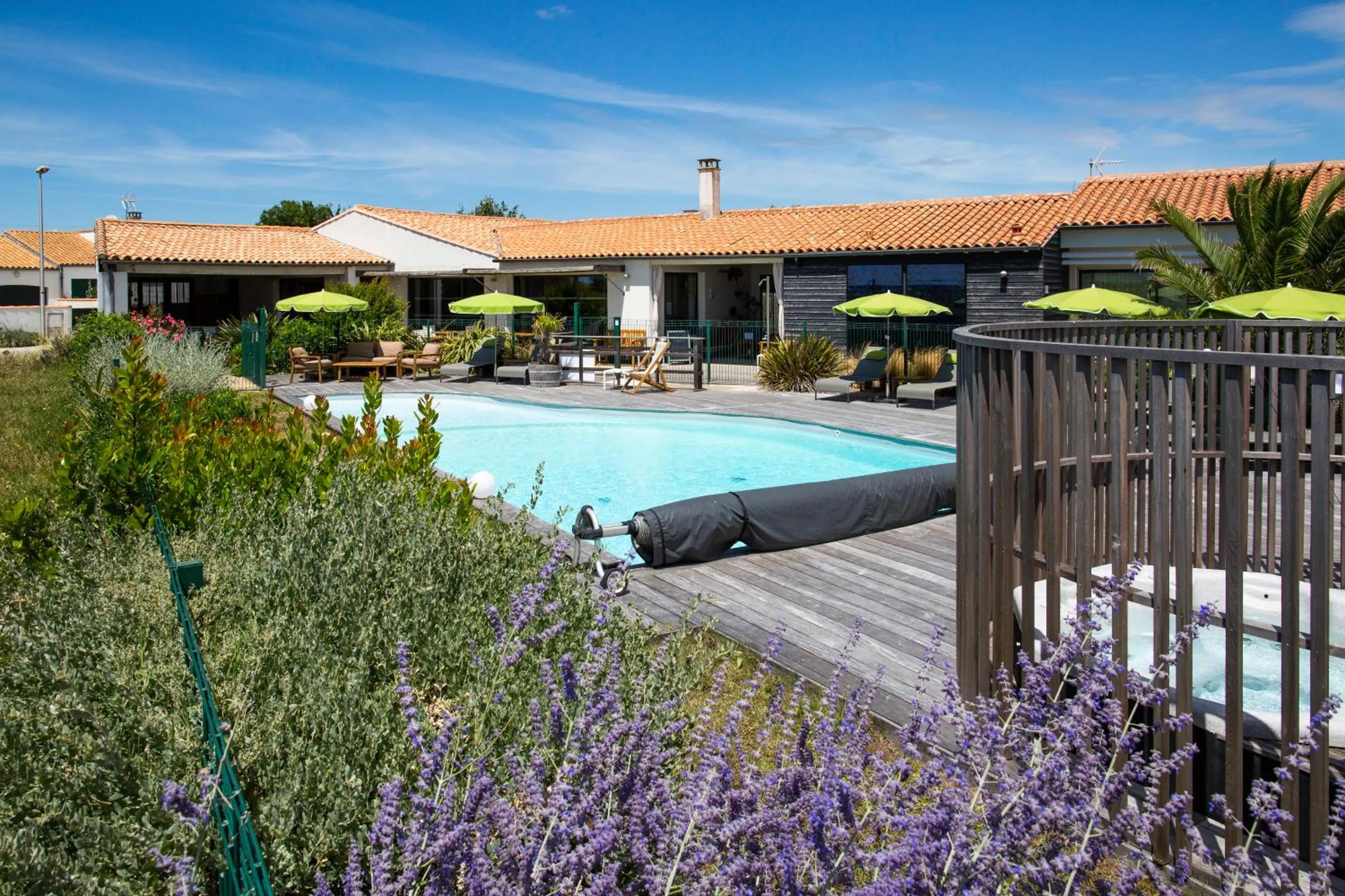 Swimming pool in Hôtel Les Vignes de la Chapelle, "The Originals Relais"
