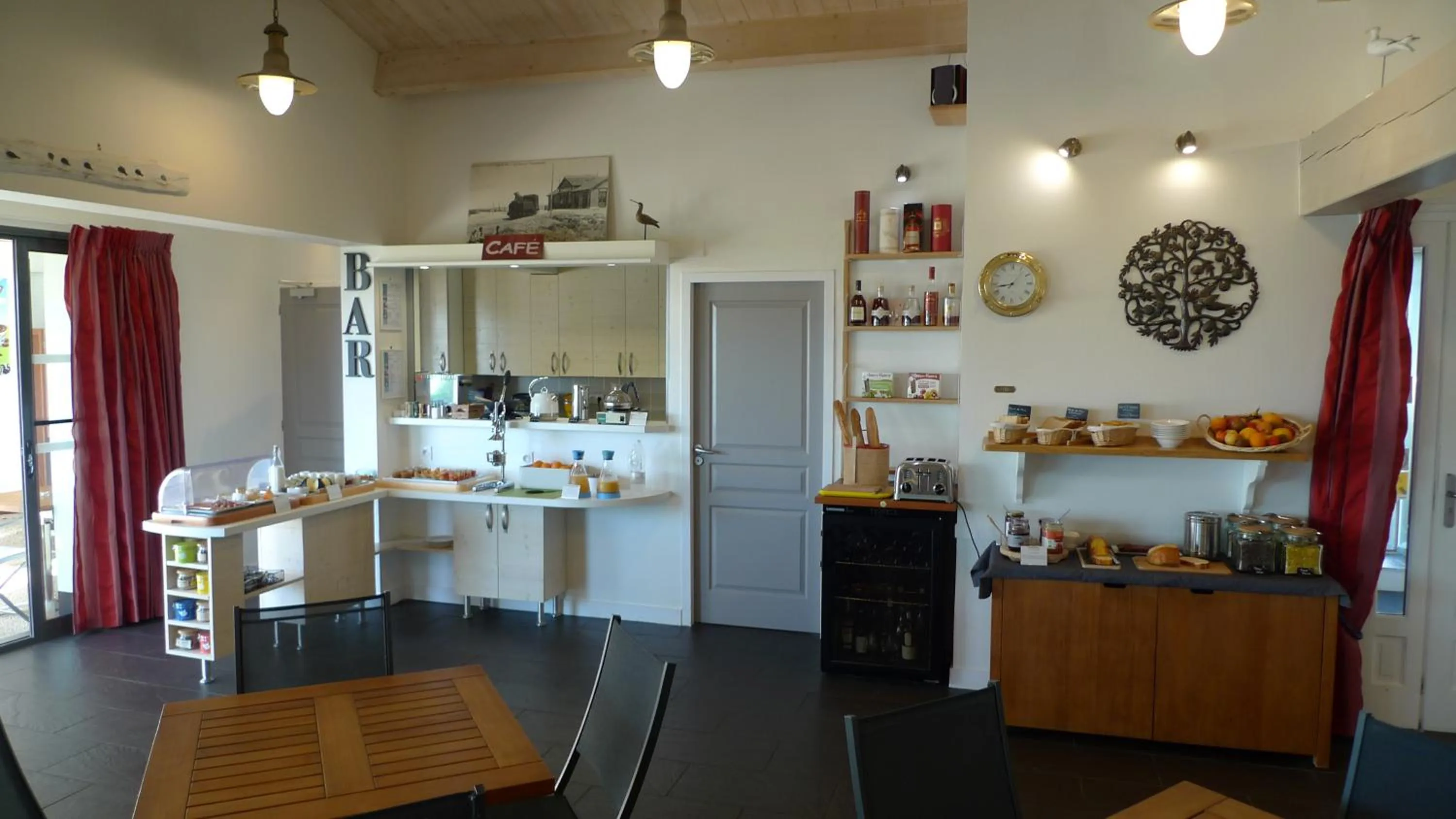 Buffet breakfast in Hôtel Les Vignes de la Chapelle, "The Originals Relais"