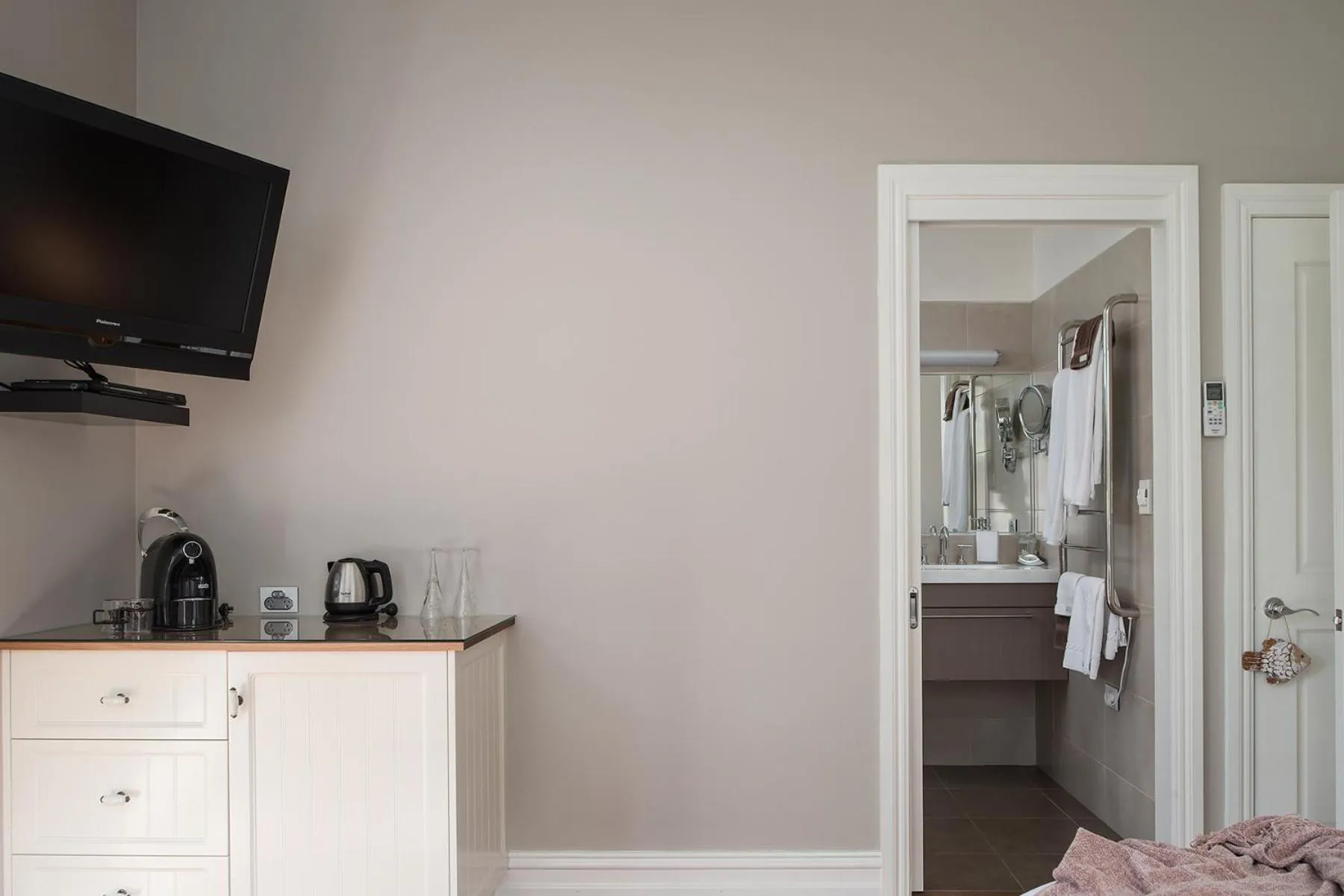 Coffee/tea facilities in The Ark Stanley Luxury Bed and Breakfast