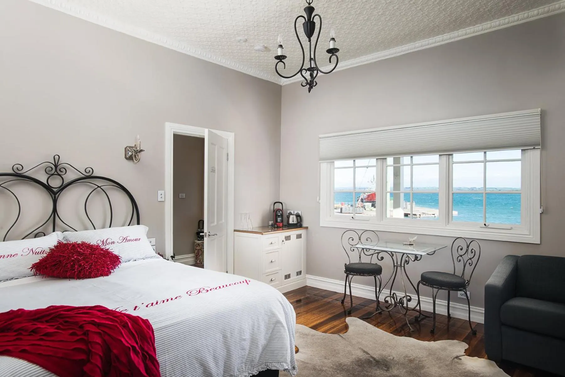 Sea view, Bed in The Ark Stanley Luxury Bed and Breakfast