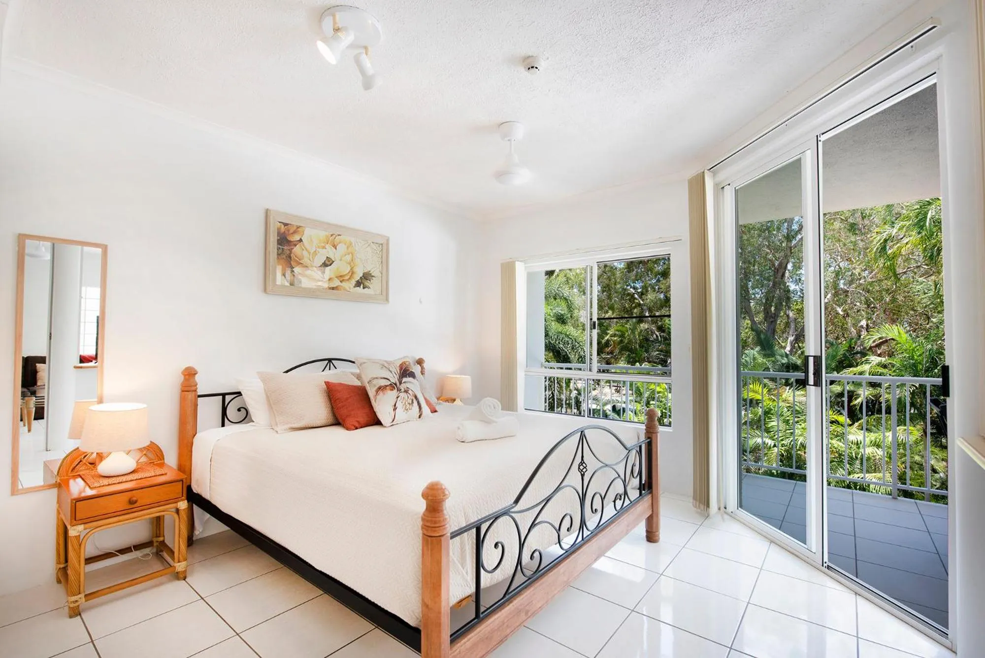 Bedroom, Bed in Golden Sands Beachfront Resort