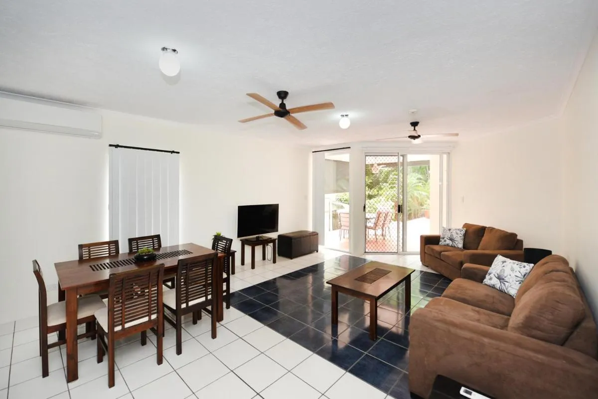 Seating area in Golden Sands Beachfront Resort