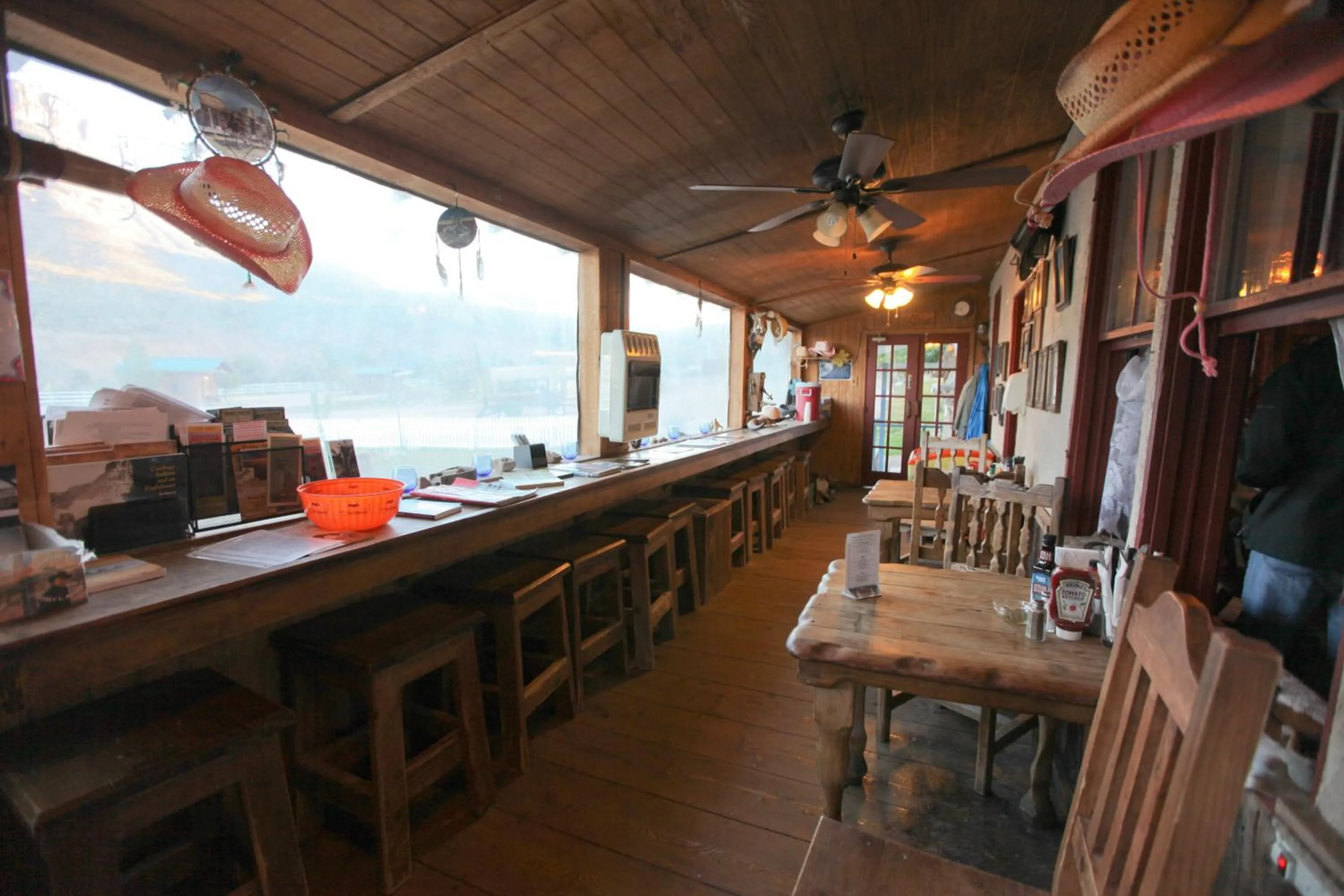 Restaurant/places to eat in Grand Canyon Western Ranch