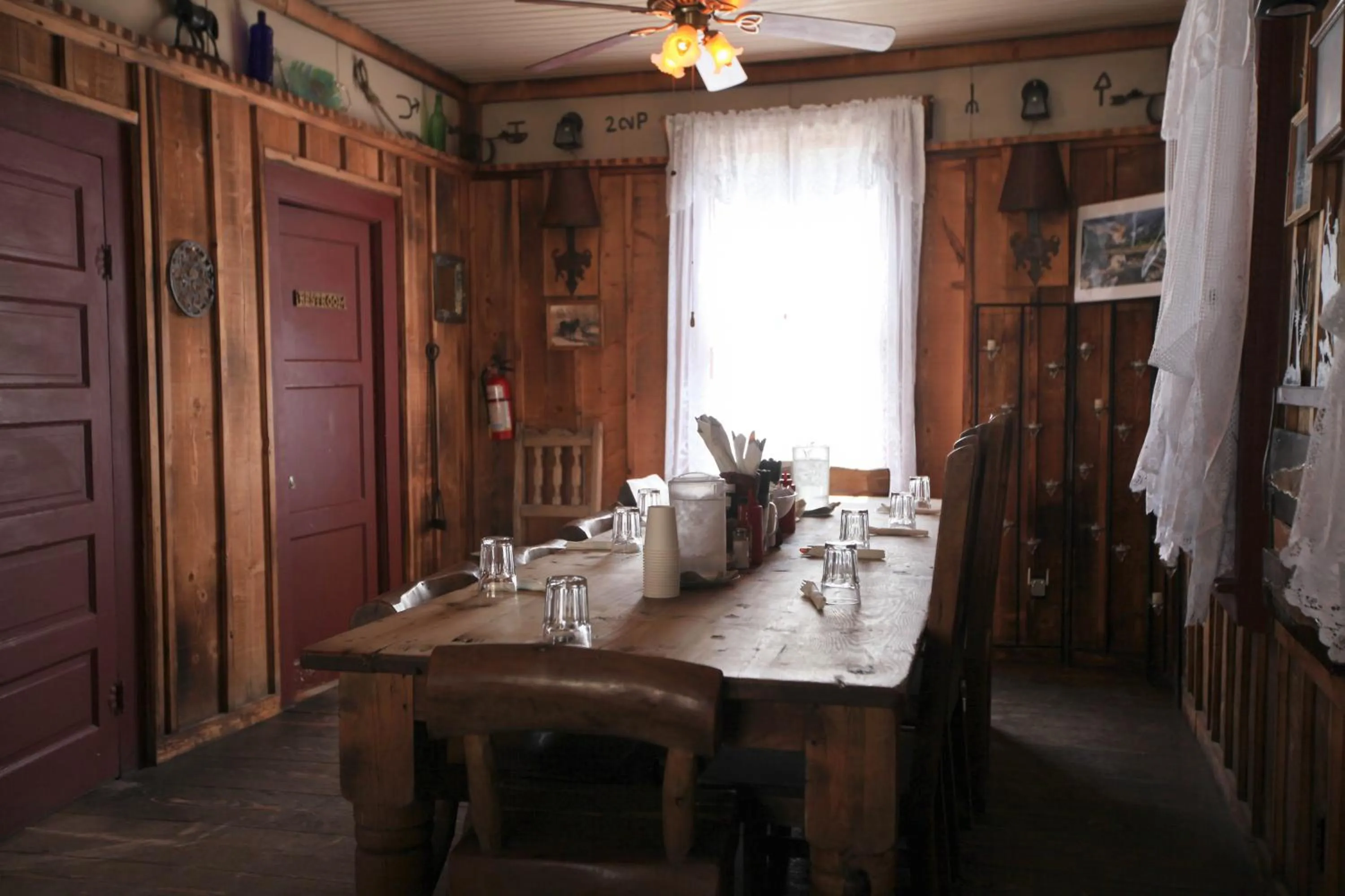 Restaurant/places to eat in Grand Canyon Western Ranch