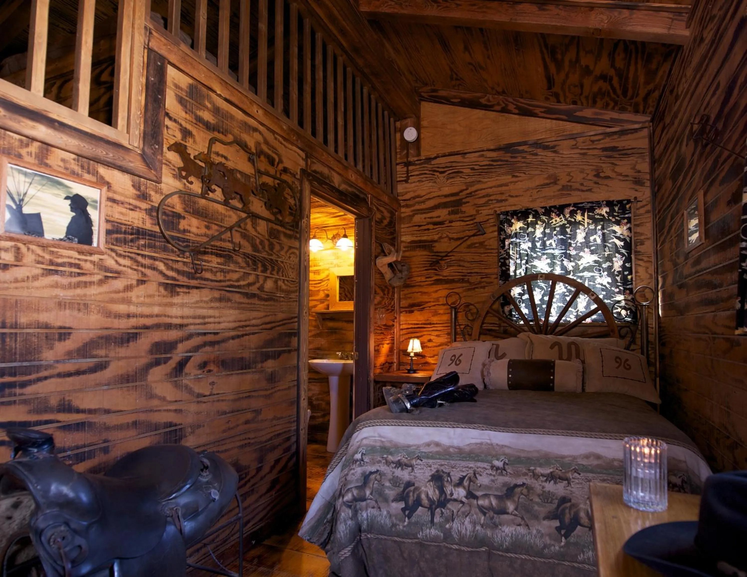Photo of the whole room, Bed in Grand Canyon Western Ranch