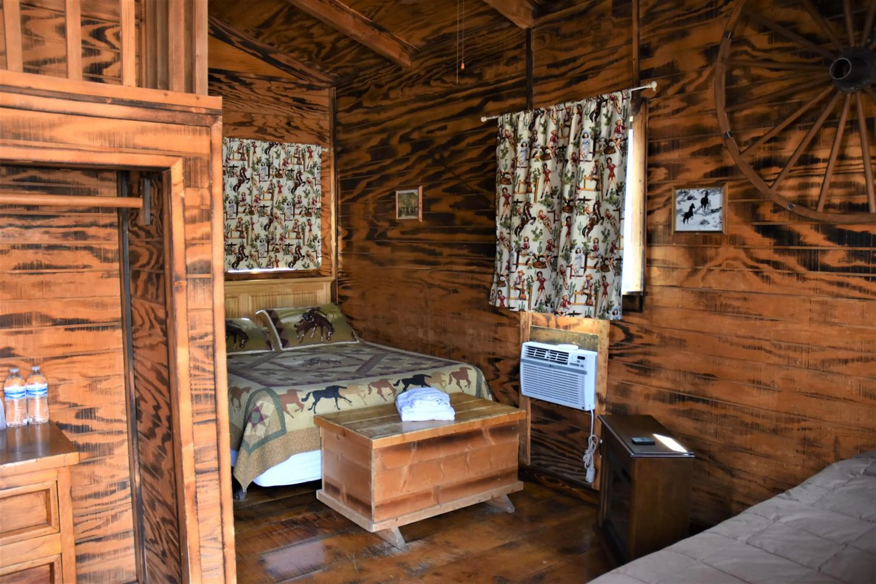 Photo of the whole room in Grand Canyon Western Ranch