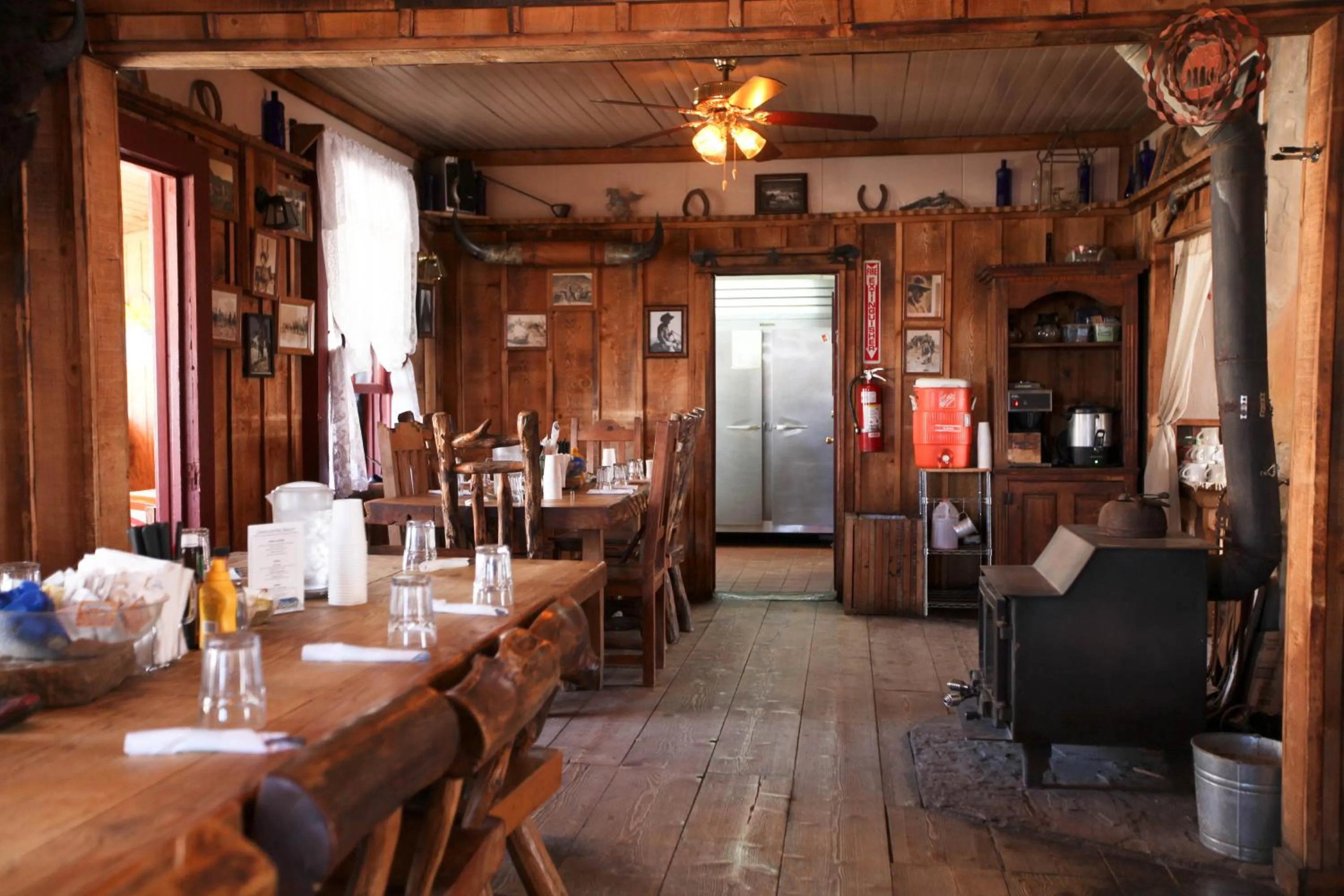 Restaurant/places to eat in Grand Canyon Western Ranch