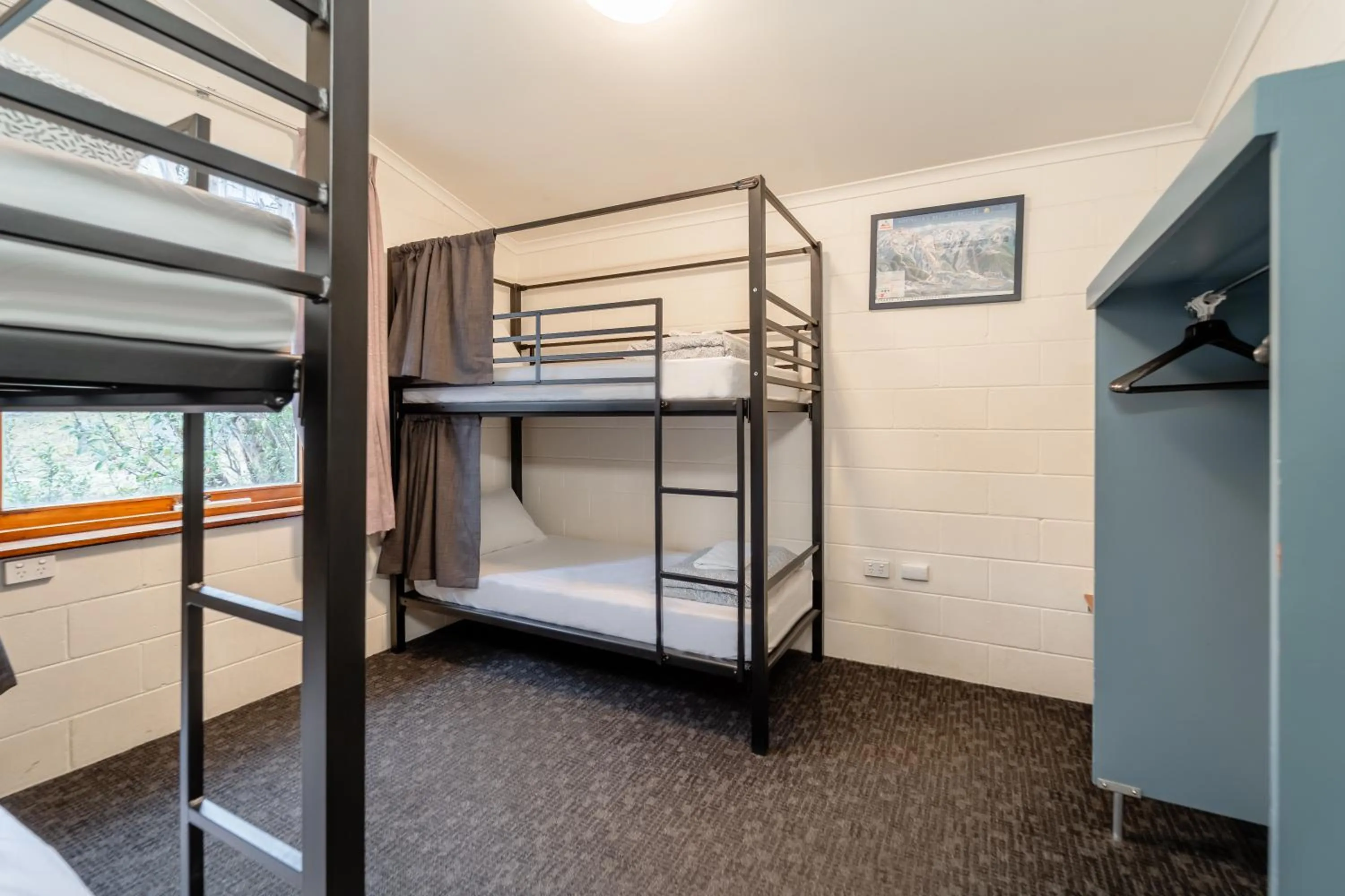 Bedroom, Bed in YHA Thredbo