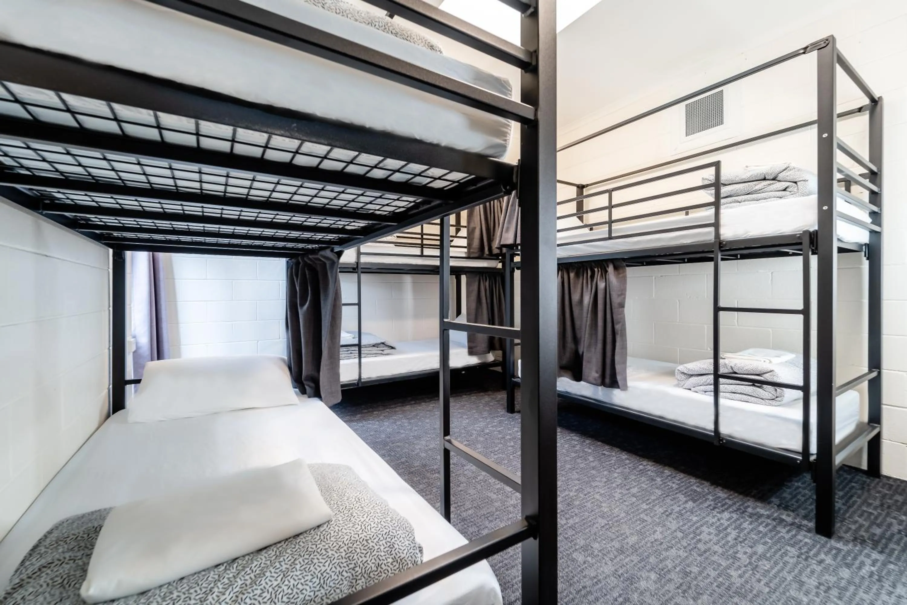 Bedroom, Bed in YHA Thredbo