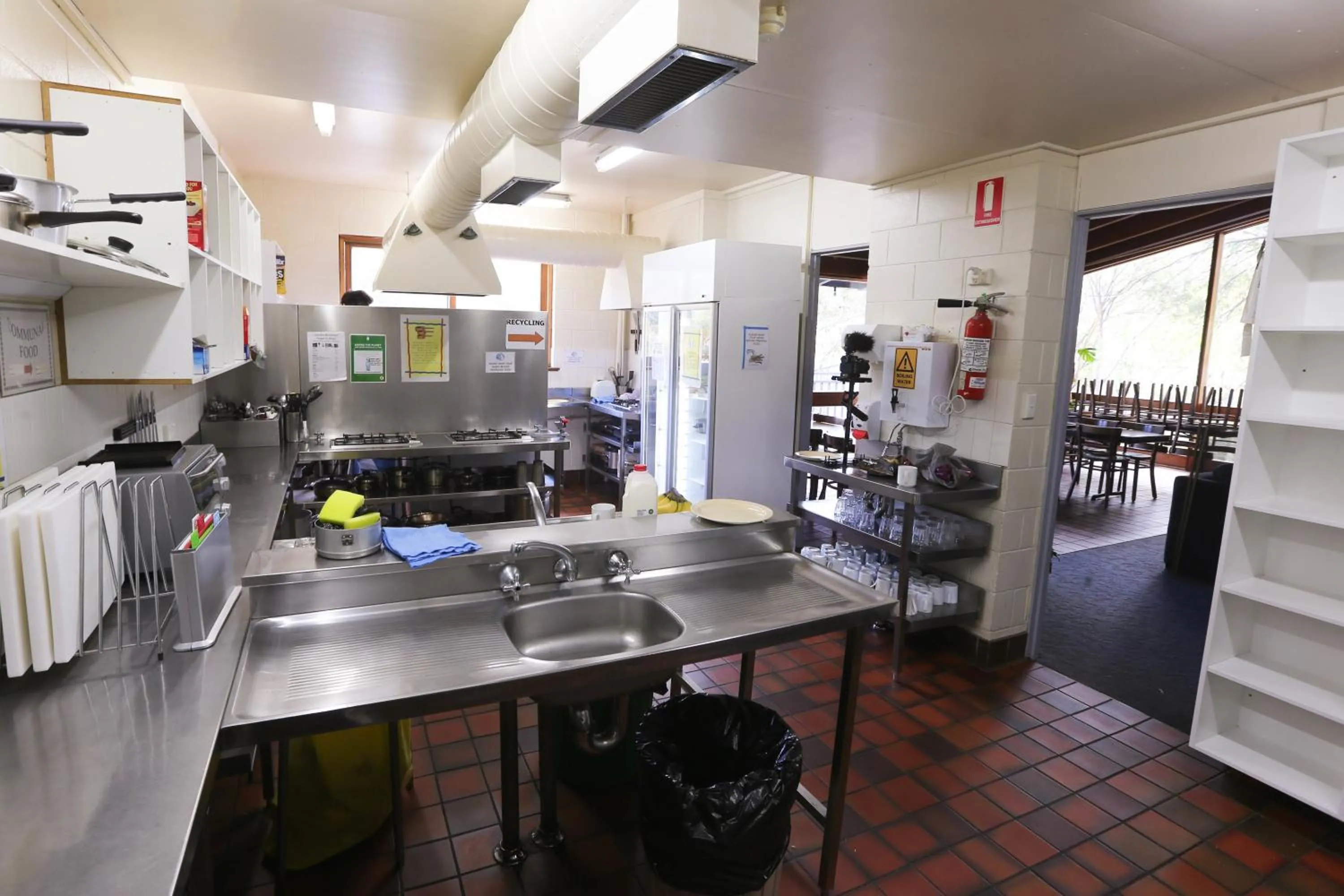 Communal kitchen in YHA Thredbo