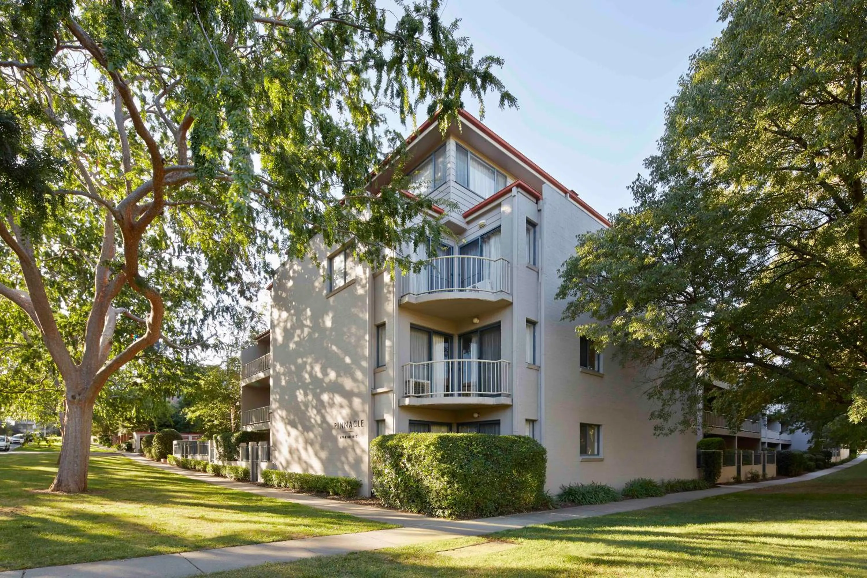 Facade/entrance in Pinnacle Apartments