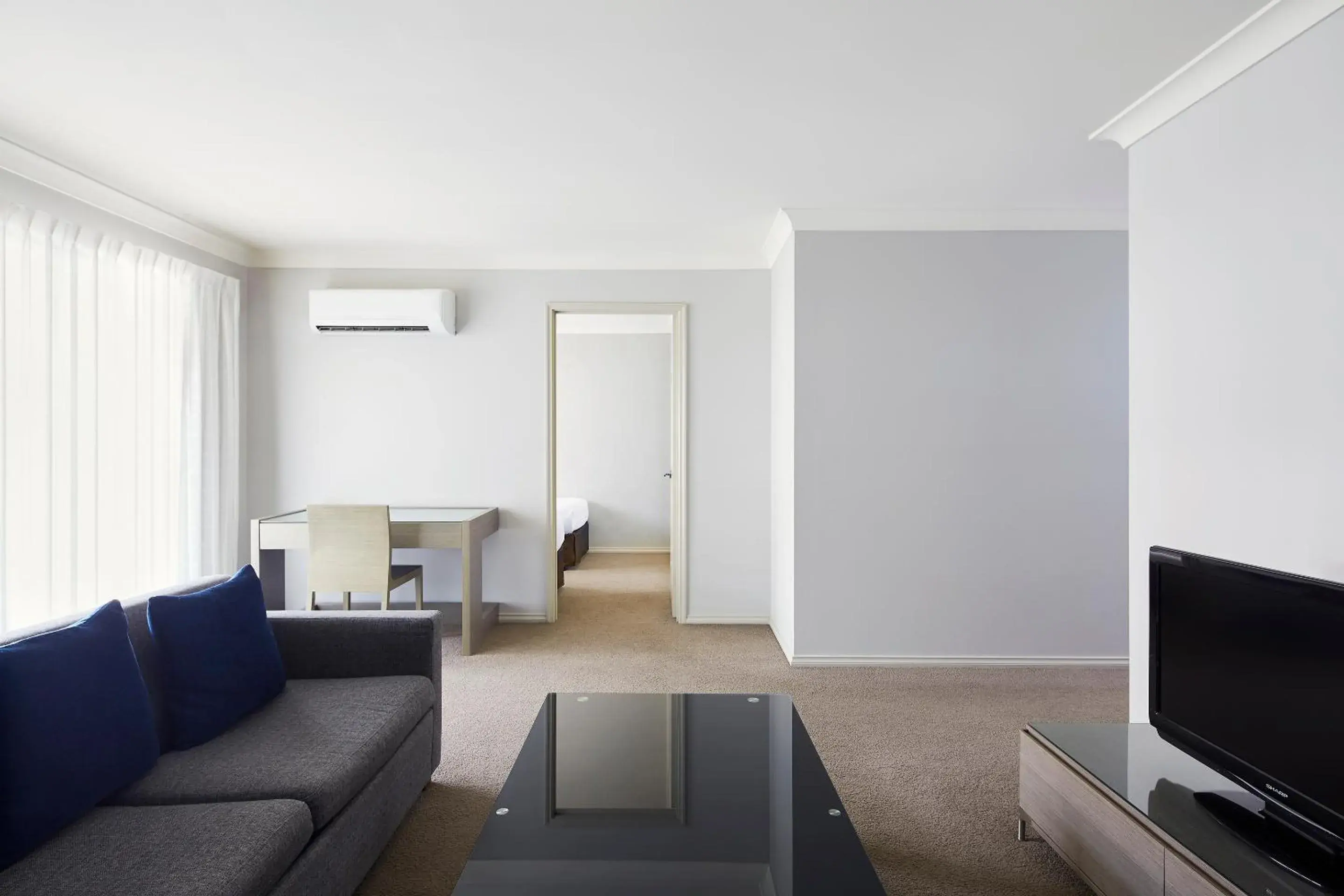 Two-Bedroom Deluxe Apartment in Pinnacle Apartments Two-Bedroom Deluxe Apartment in Pinnacle Apartments