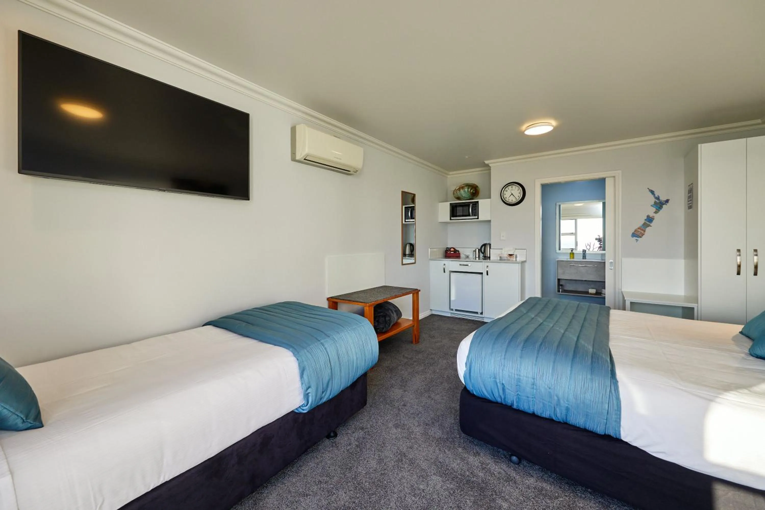 Bed in Bendamere House Bed & Breakfast