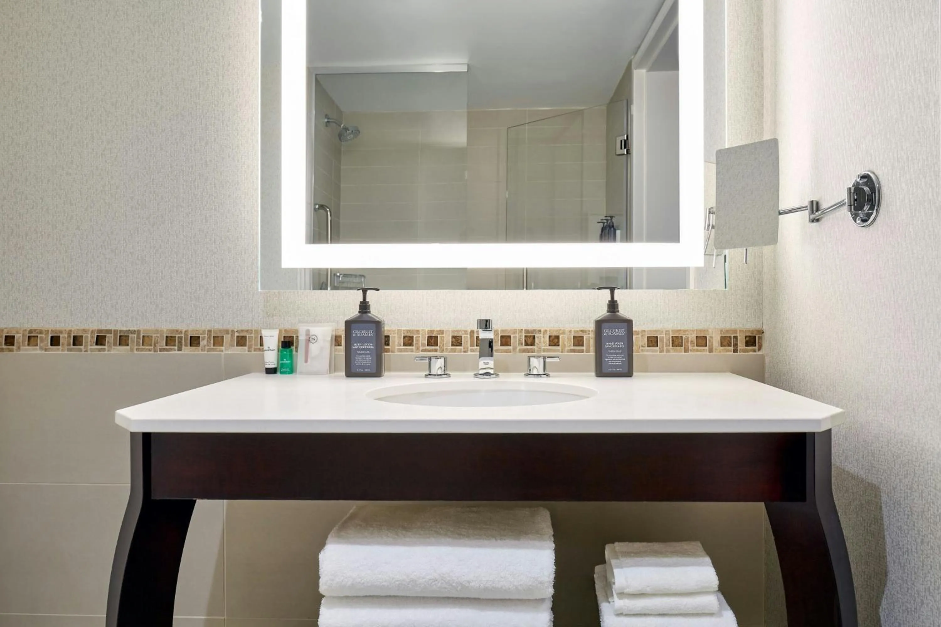 Bathroom in Sheraton Montreal Airport Hotel