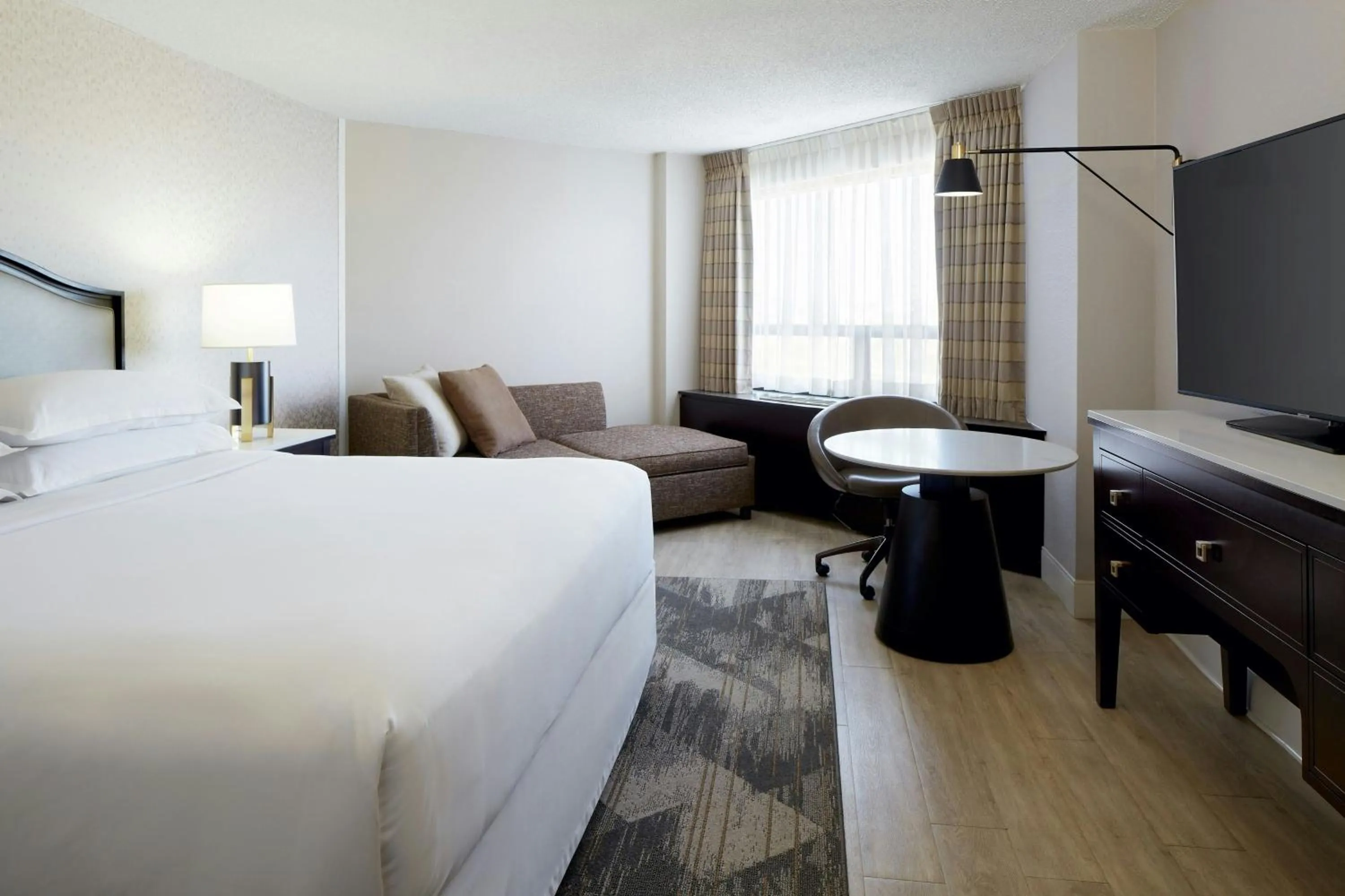 Photo of the whole room, Bed in Sheraton Montreal Airport Hotel