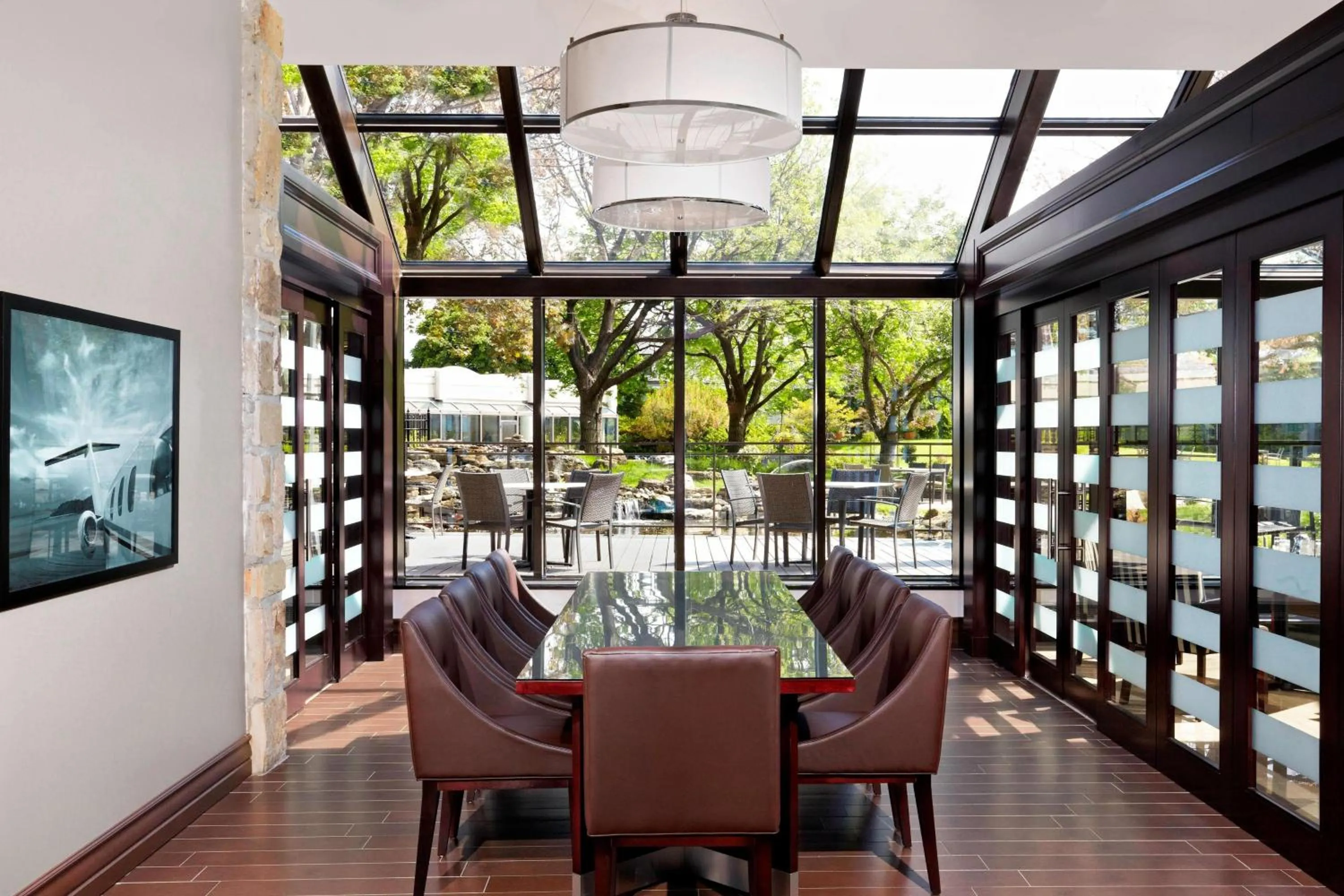 Restaurant/places to eat in Sheraton Montreal Airport Hotel