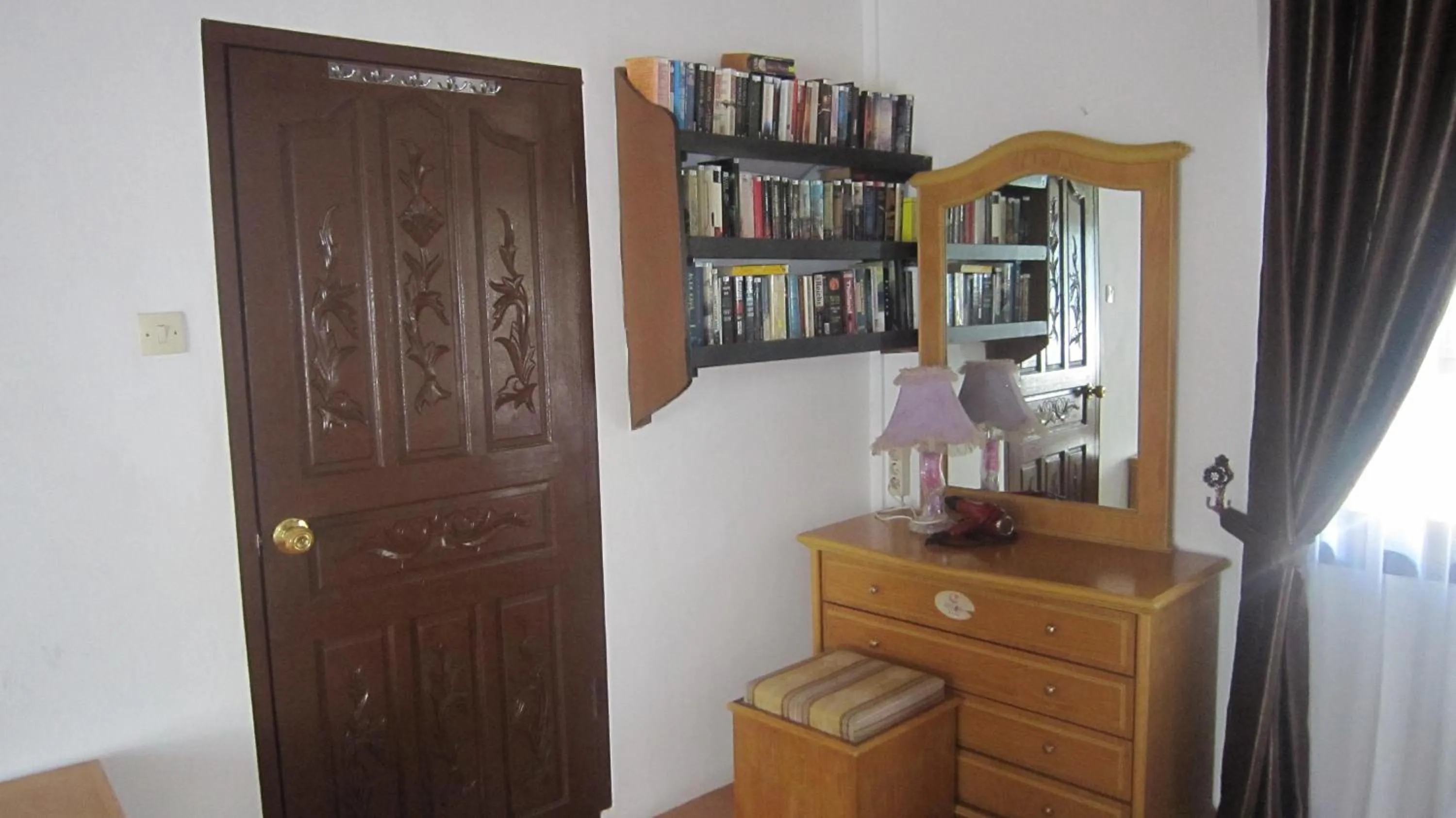 Library in Horas Family Home