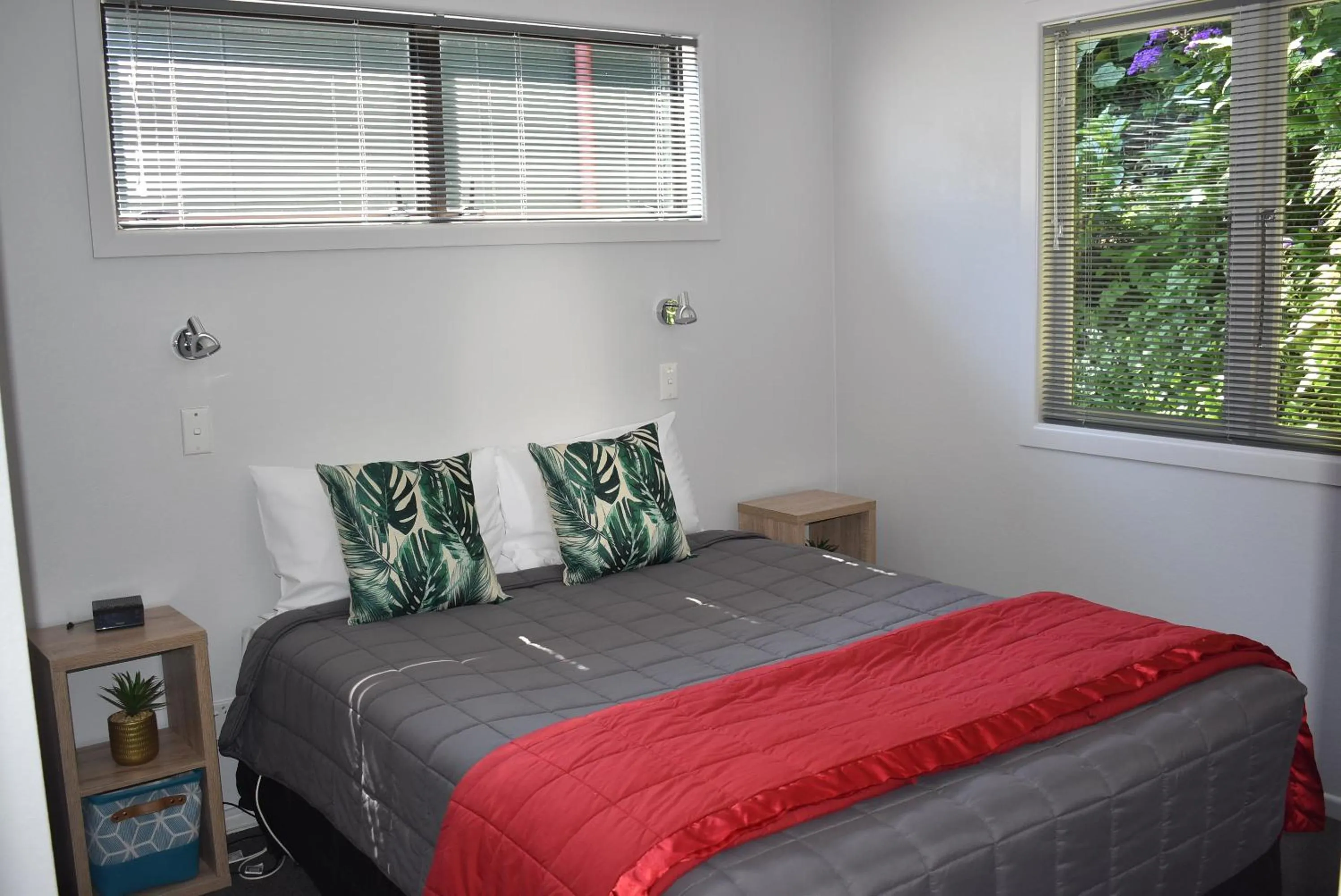 Bedroom, Bed in Coastal Motor Lodge