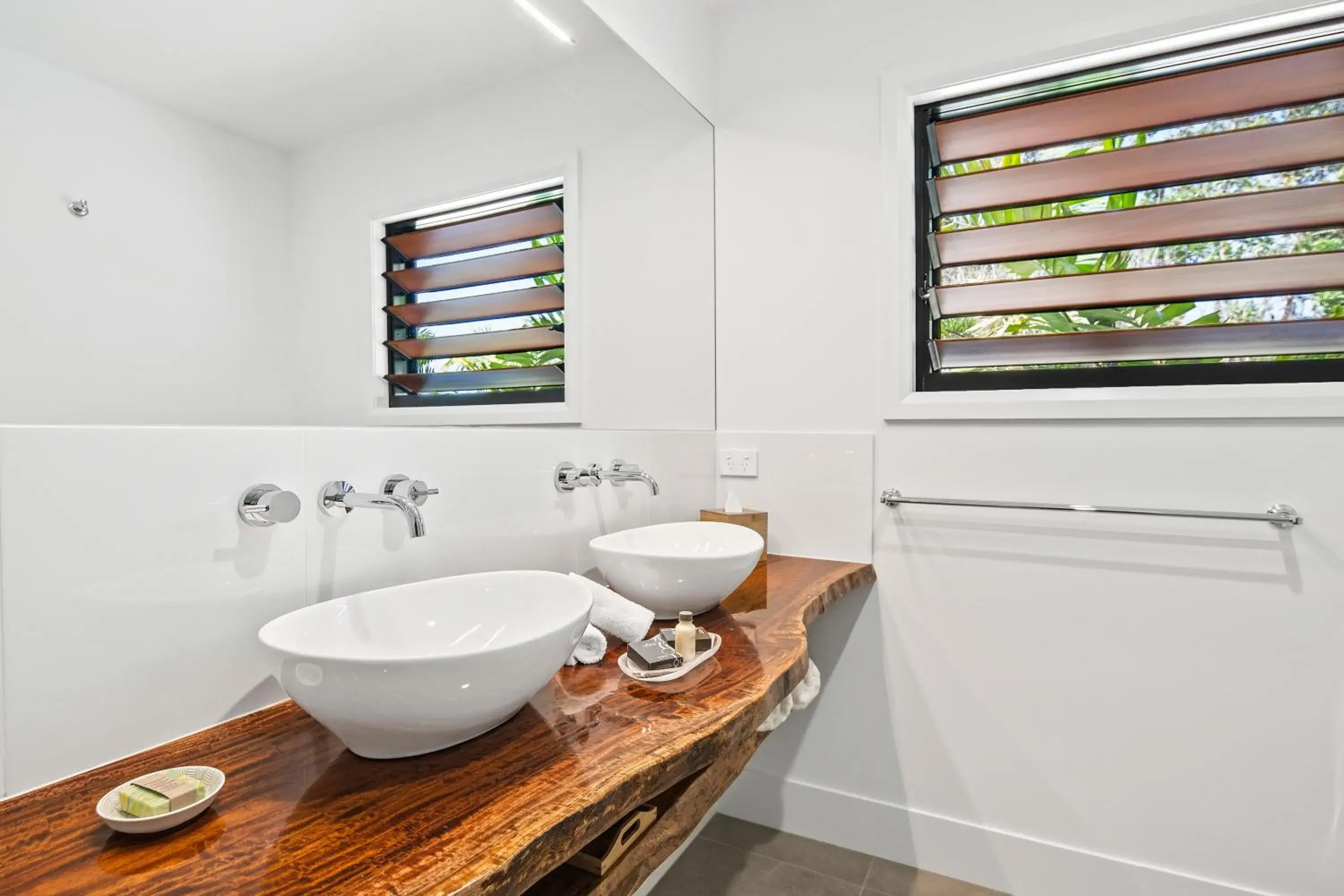 Deluxe King Suite in Freedom Shores Resort Airlie Beach Deluxe King Suite in Freedom Shores Resort Airlie Beach