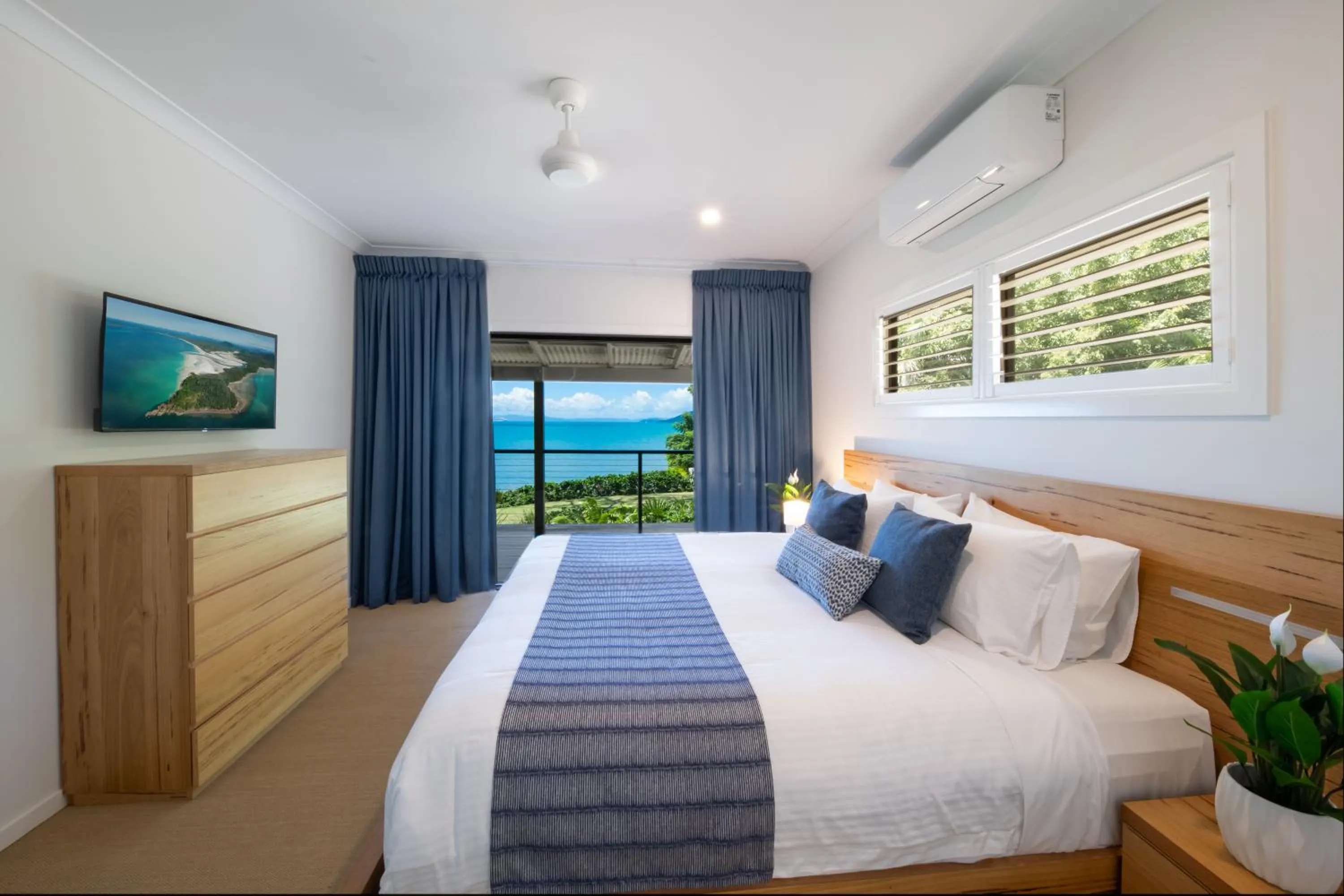 Bedroom, Bed in Freedom Shores Resort Airlie Beach