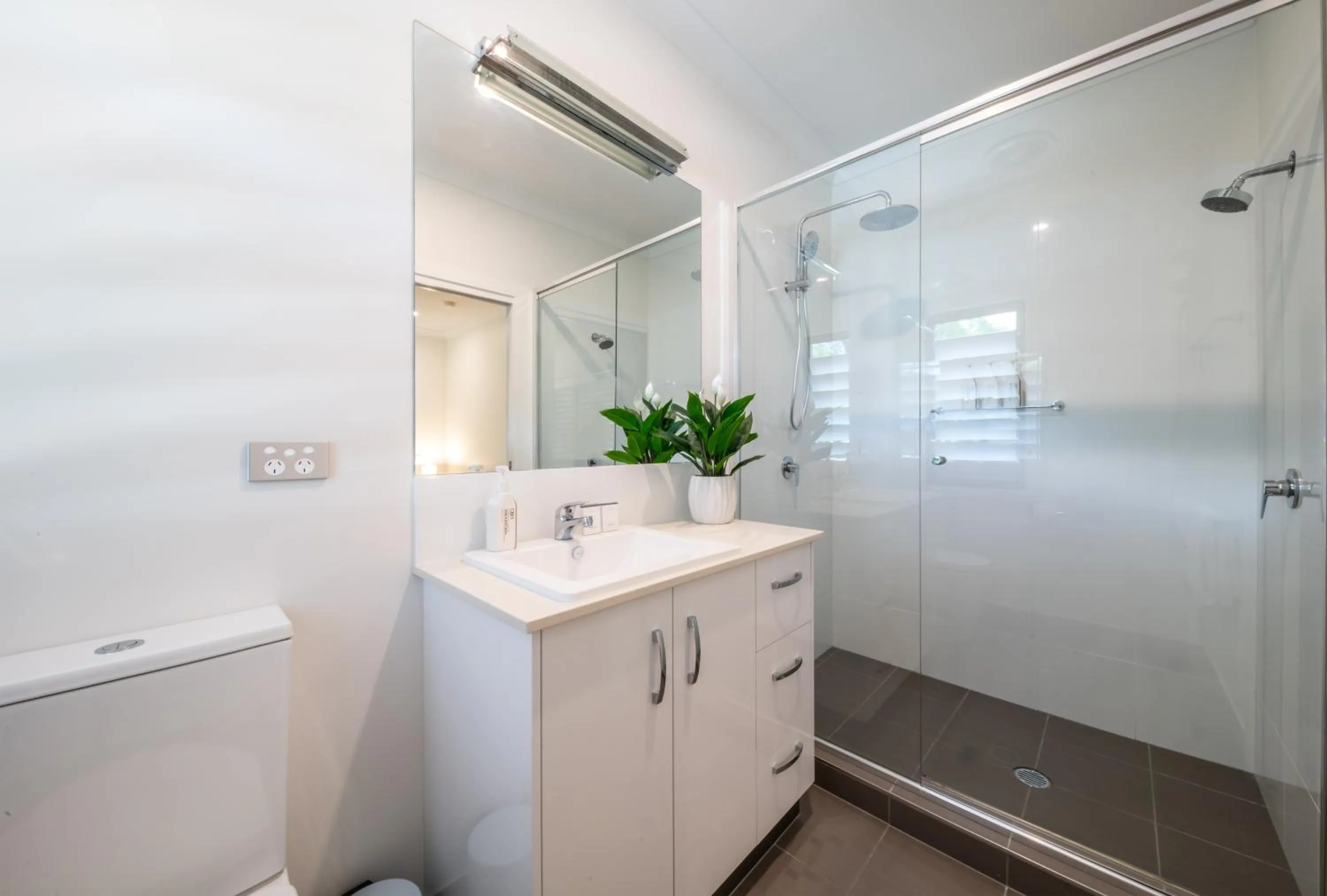 Shower in Freedom Shores Resort Airlie Beach