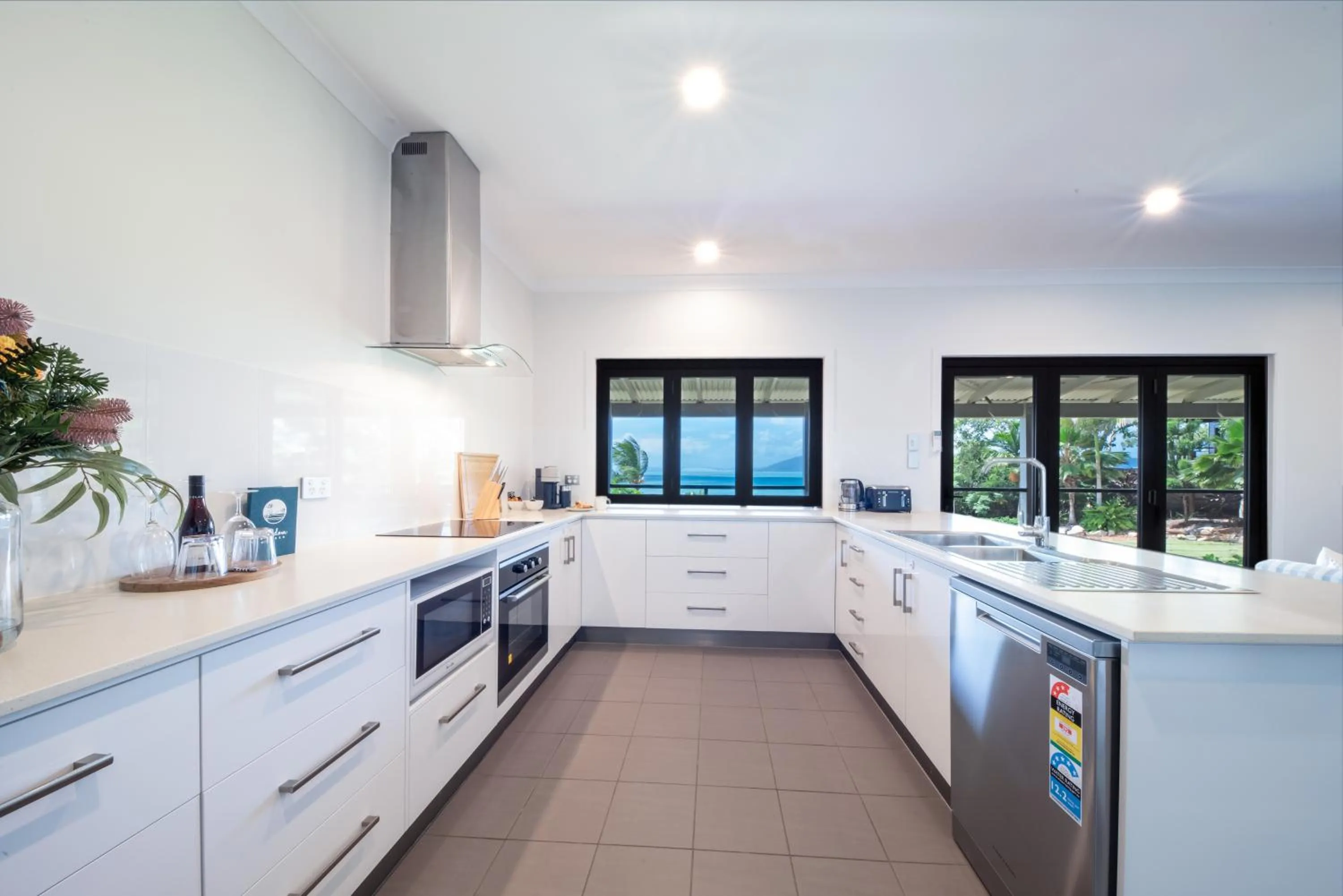 Kitchen or kitchenette in Freedom Shores Resort Airlie Beach